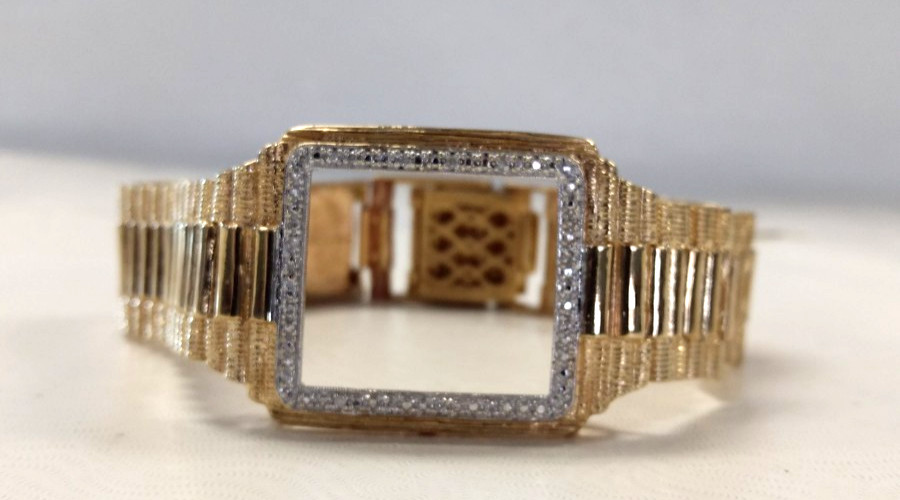 Mens Vintage 10K Yellow Gold Diamond Accented Geneve Quartz Wristwatch