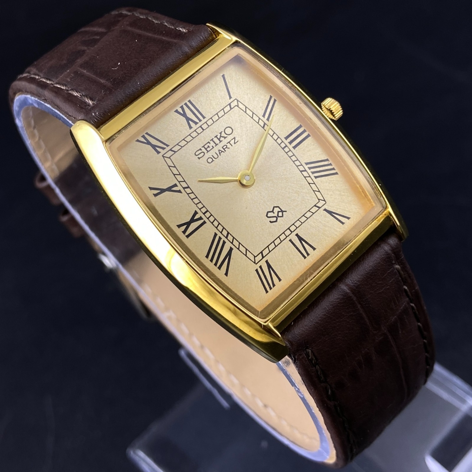 Vintage Seiko Slim Quartz Gold Face Curve Gold Japanese 30MM Men’s Watch A57