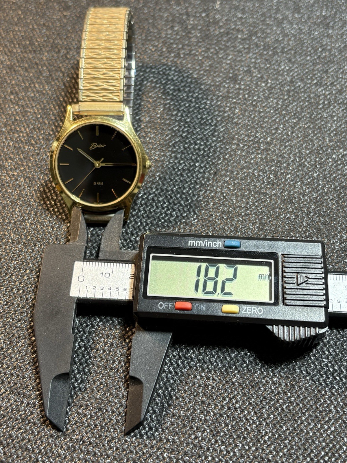 Vintage Belair Mens Quartz Watch 34mm Gold Tone Black Dial,Expandable Band