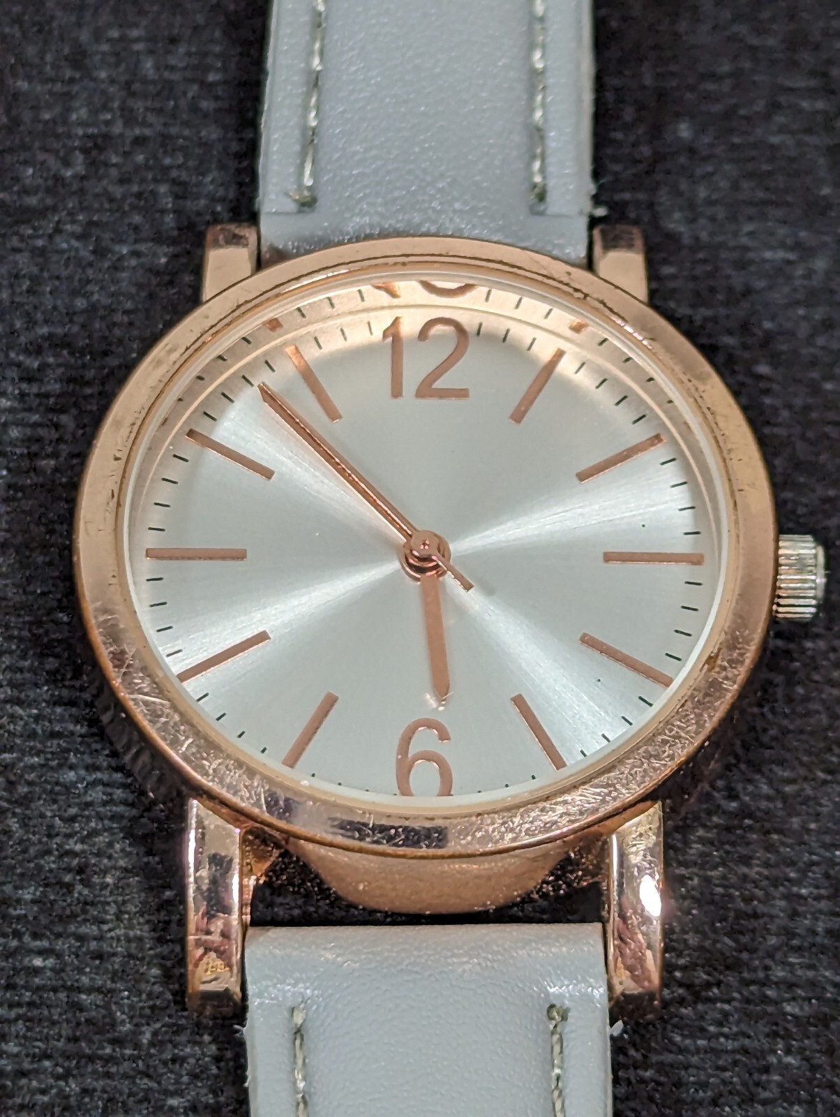 Womans Silver Tone Dial Round Gold Tone Case Gray Faux Leather Band Watch 7.5 in