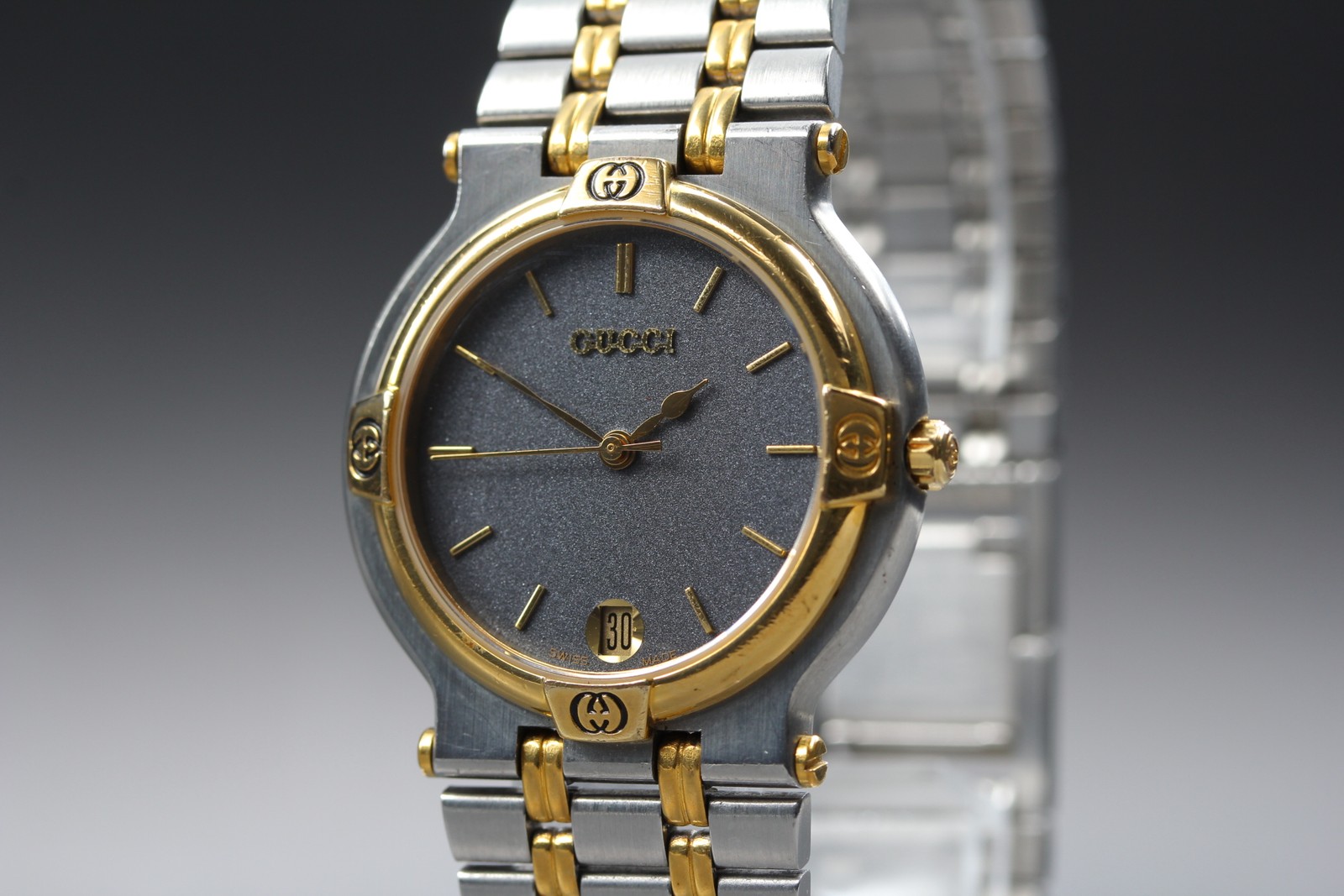 [Near MINT] Vintage Gucci 9000M 32mm Black Dial Date Qz Mens Watch From JAPAN