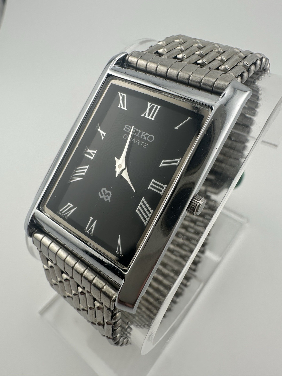 BLACK DIAL Vintage Seiko Slim Quartz Men’s Wrist Watch