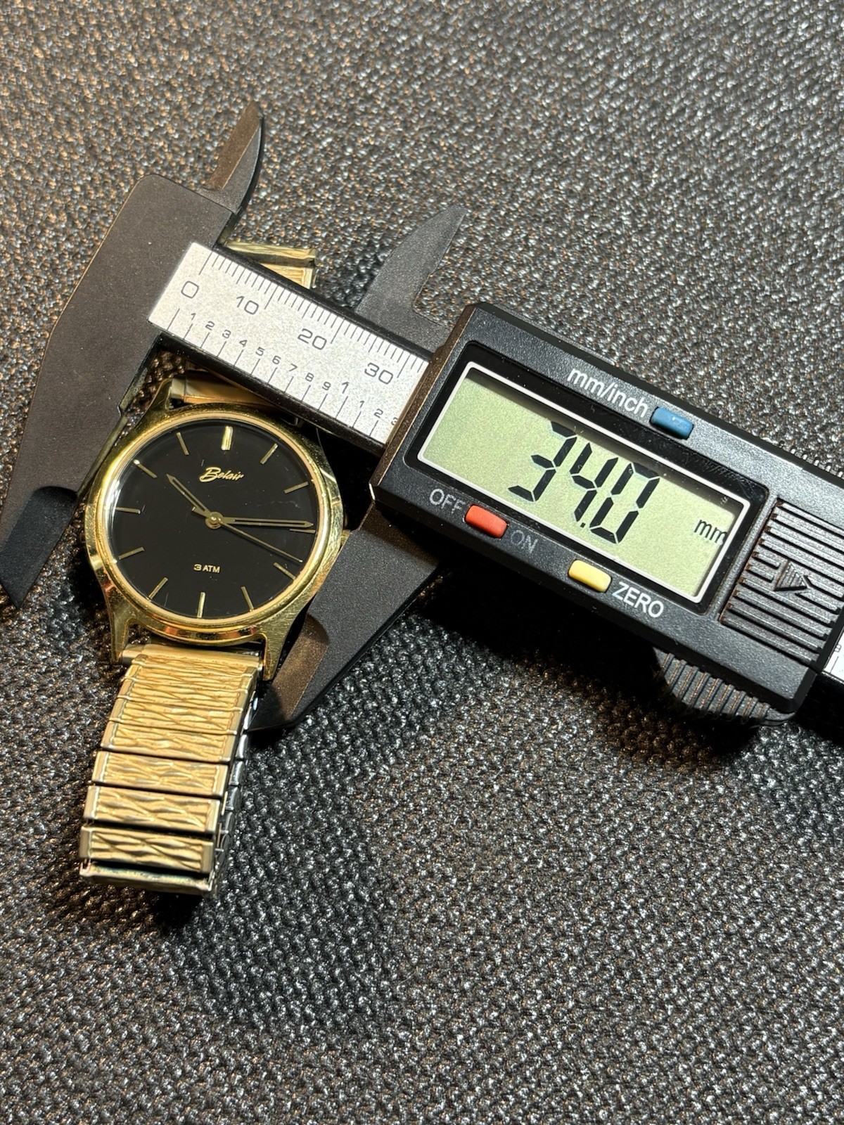 Vintage Belair Mens Quartz Watch 34mm Gold Tone Black Dial,Expandable Band