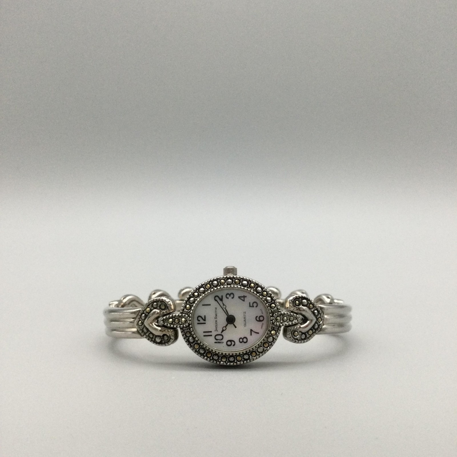 Jaclyn Smith Womens Watch 19mm MOP Silver Tone Hearts Bracelet New Battery 6.25″