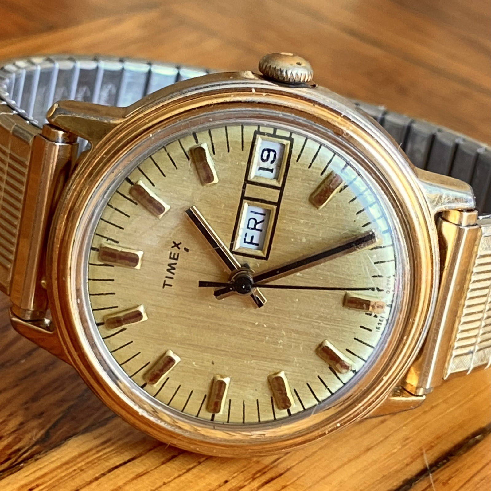 1976 Timex Mercury Day/Date Men’s 35mm Vintage Mechanical Watch Gold Tone