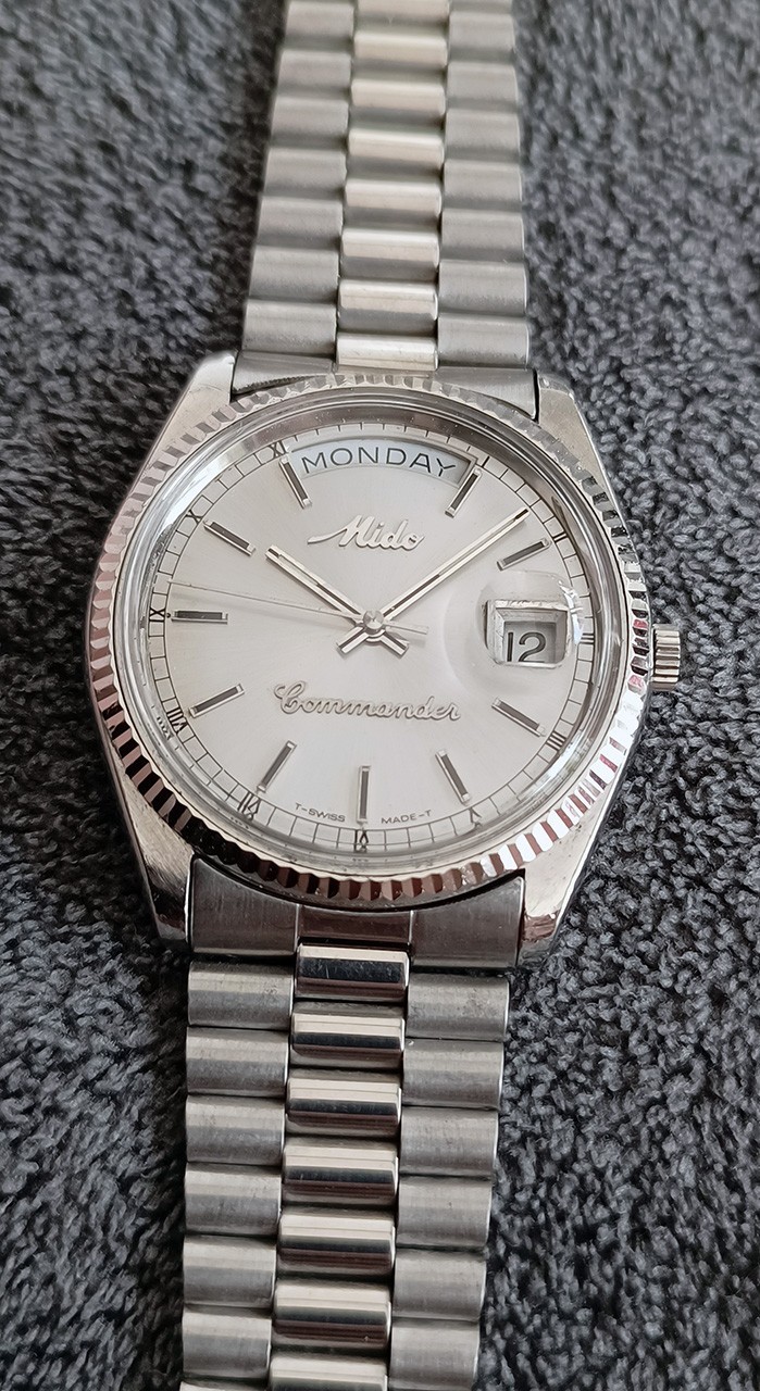 NICE VINTAGE MIDO COMMANDER MODEL 8223 AUTOMATIC 25 JEWELS SWISS MADE GENT WATCH