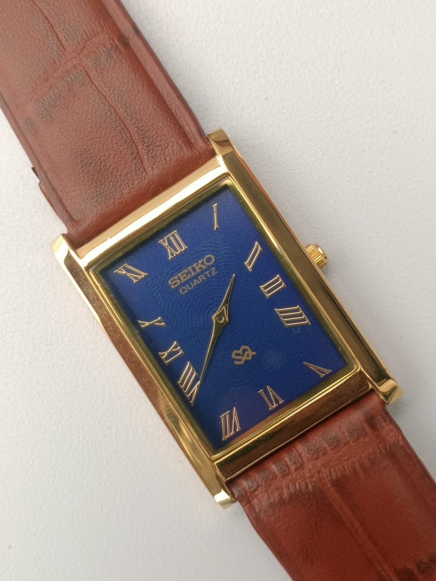 Vintage Seiko Quartz Japan Made Blue Dial Men’s Wrist Watch Looking Good