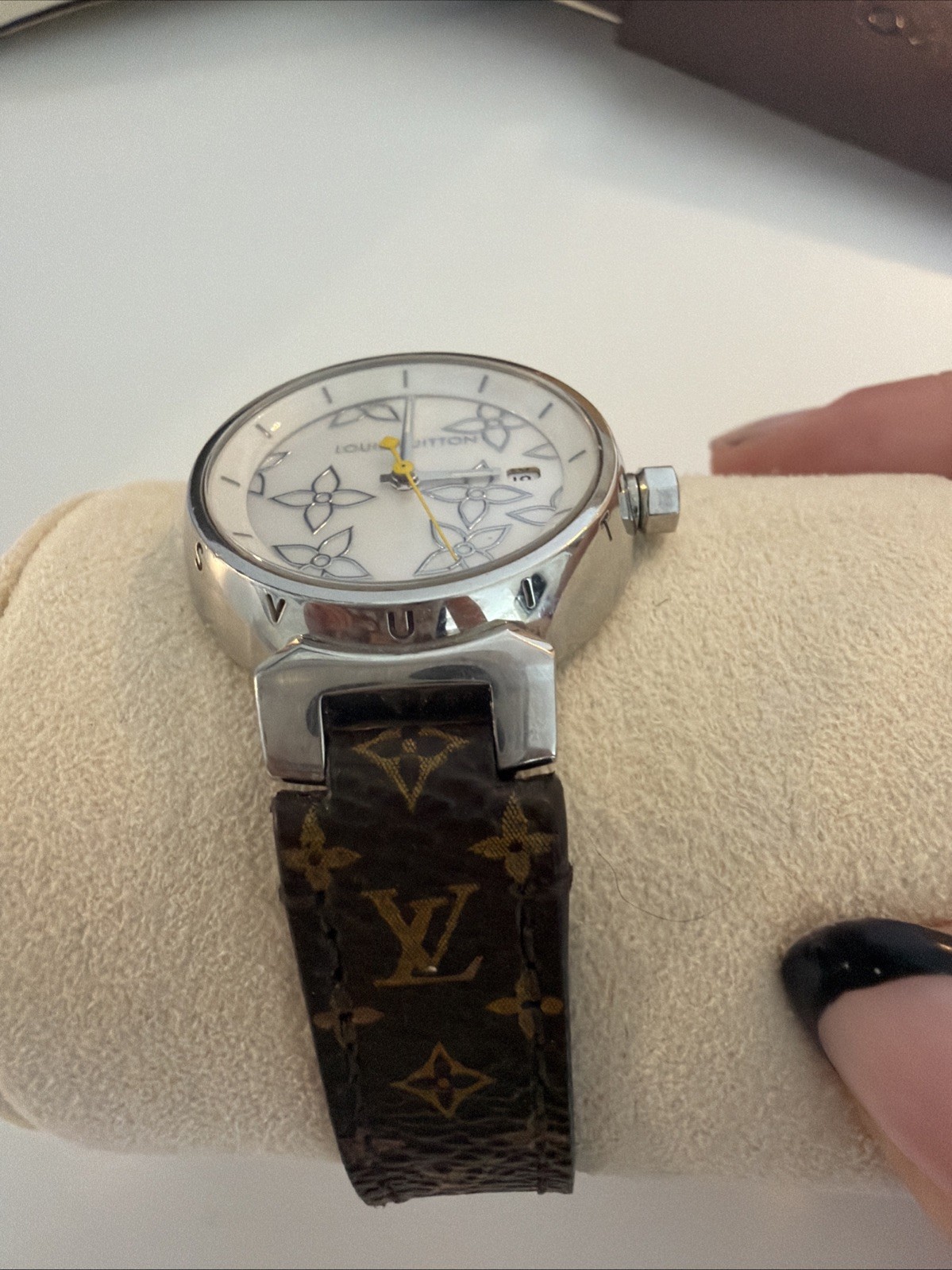 Louis Vuitton Tambour Date Quartz Q121C White Shell Dial 25mm Watch Box & Papers