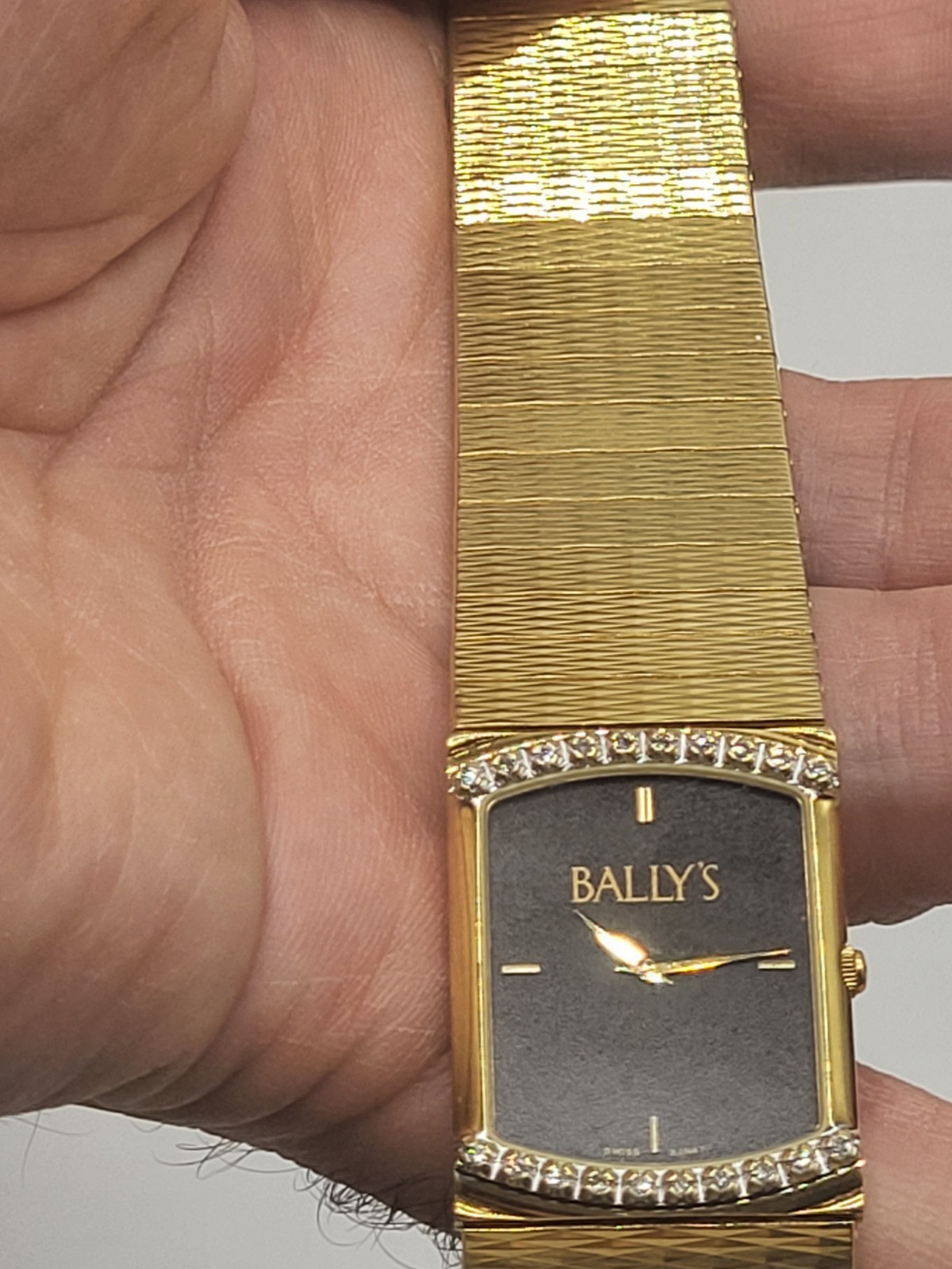 [N. MINT] Vintage BALLY’S LAS VEGAS by BULOVA Swiss Unisex DIAMONDS Watch