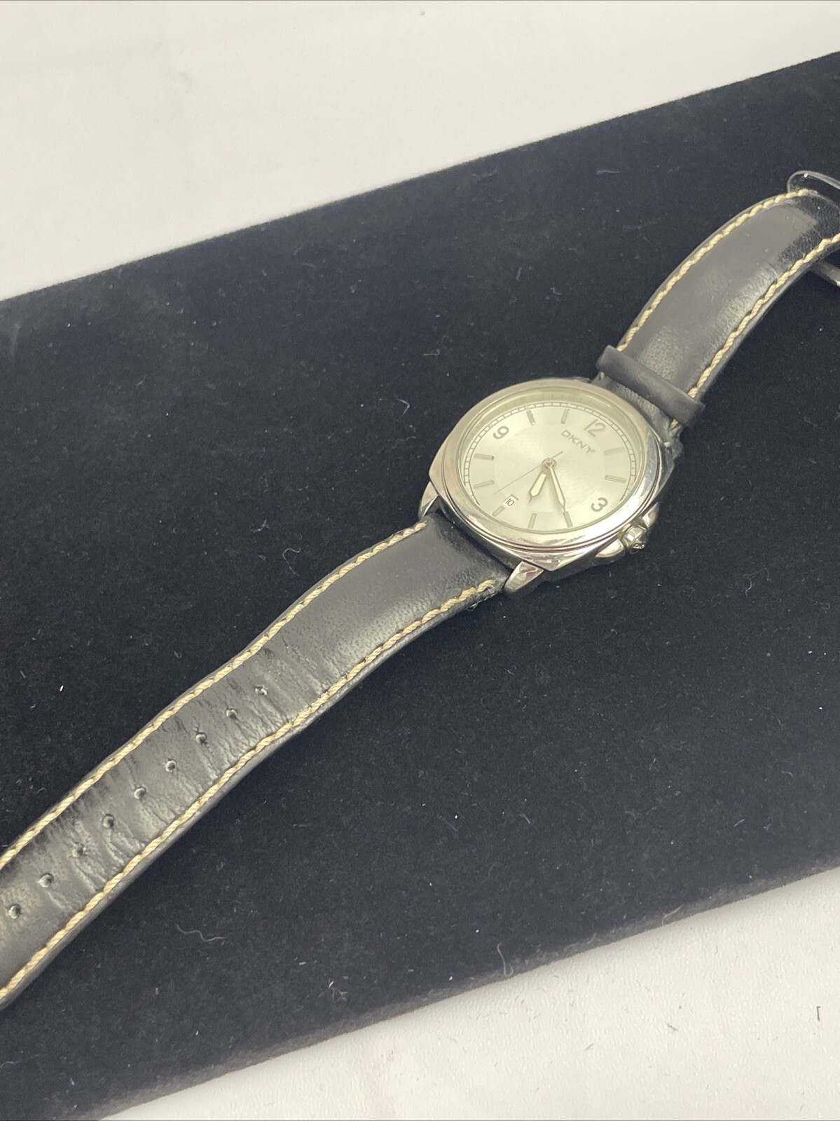 Dkny Womens Silver Dial Watch Ny1097 Leather Band Quartz 5ATM 50M Calendar Rare