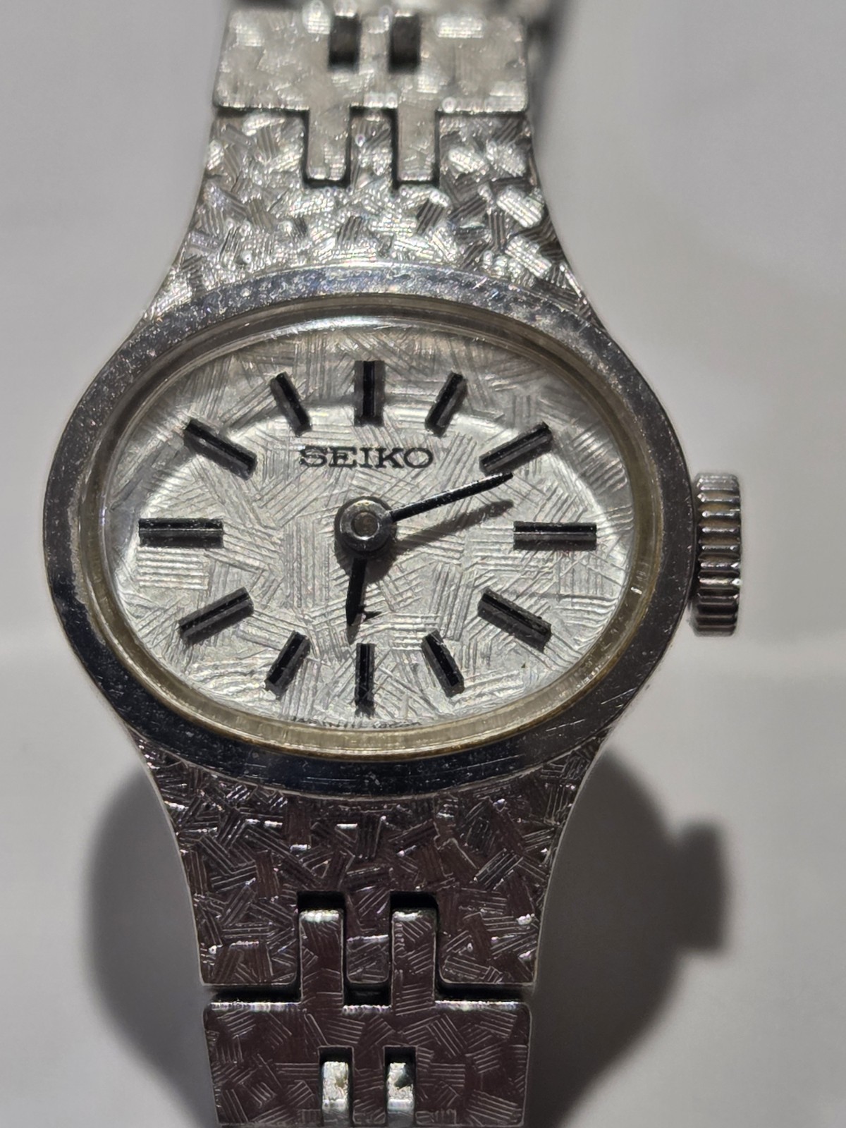 Vintage Seiko 11 7619 Silver Tone Mechanical Womens Watch.
