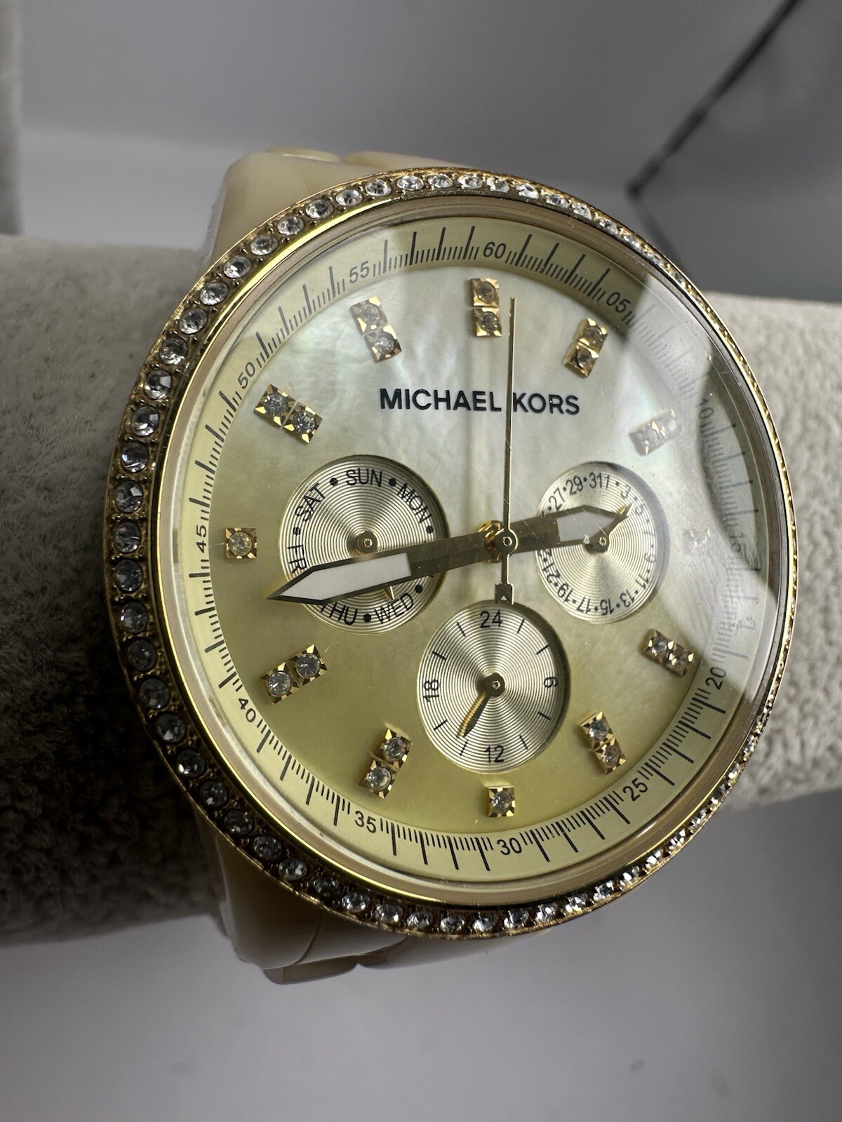 Michael Kors MK-5281 Ladies MOP Watch New Battery 37MM 7″ C94