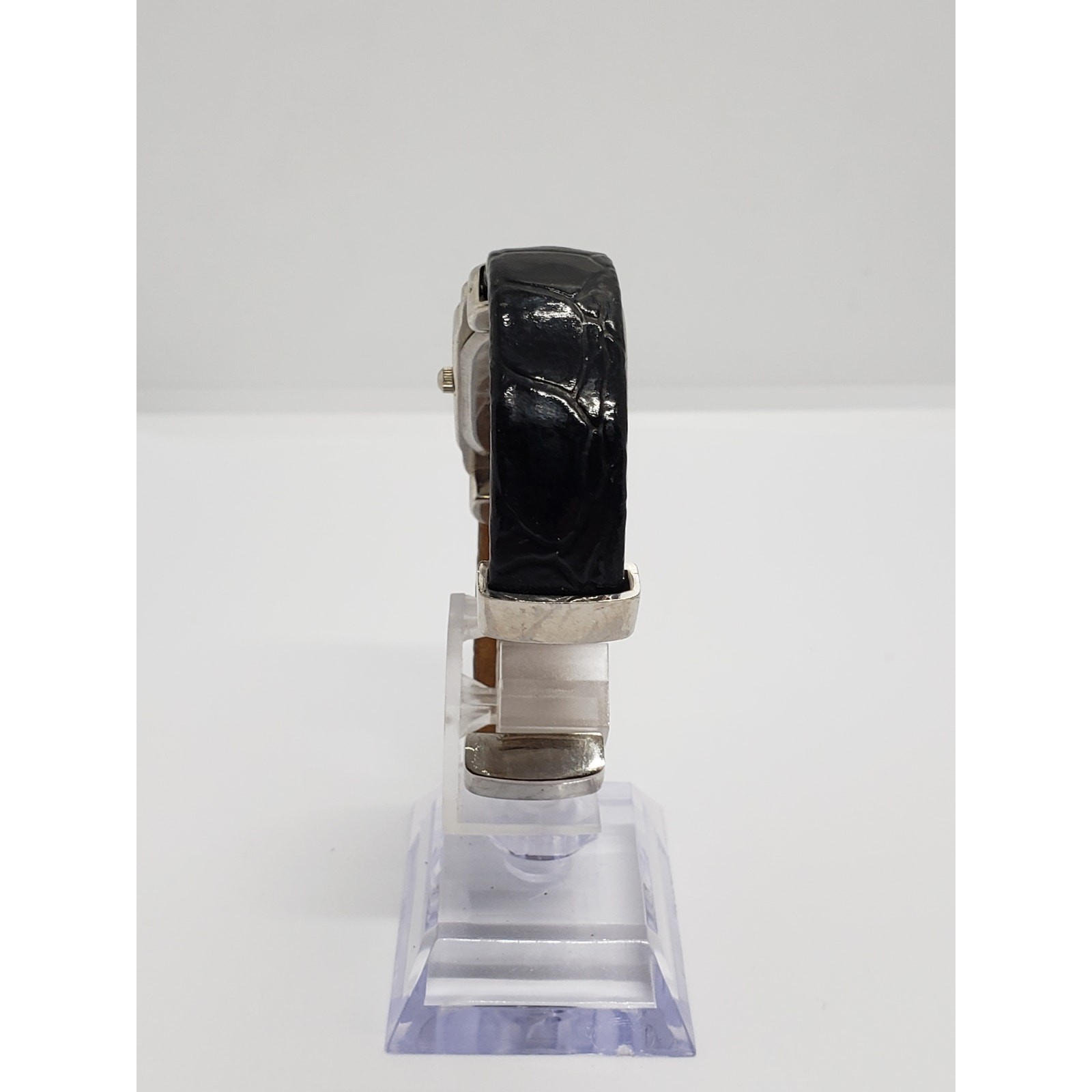 Geneva women’s watch. Oval face. Bangle style band. 3270. Working watch.