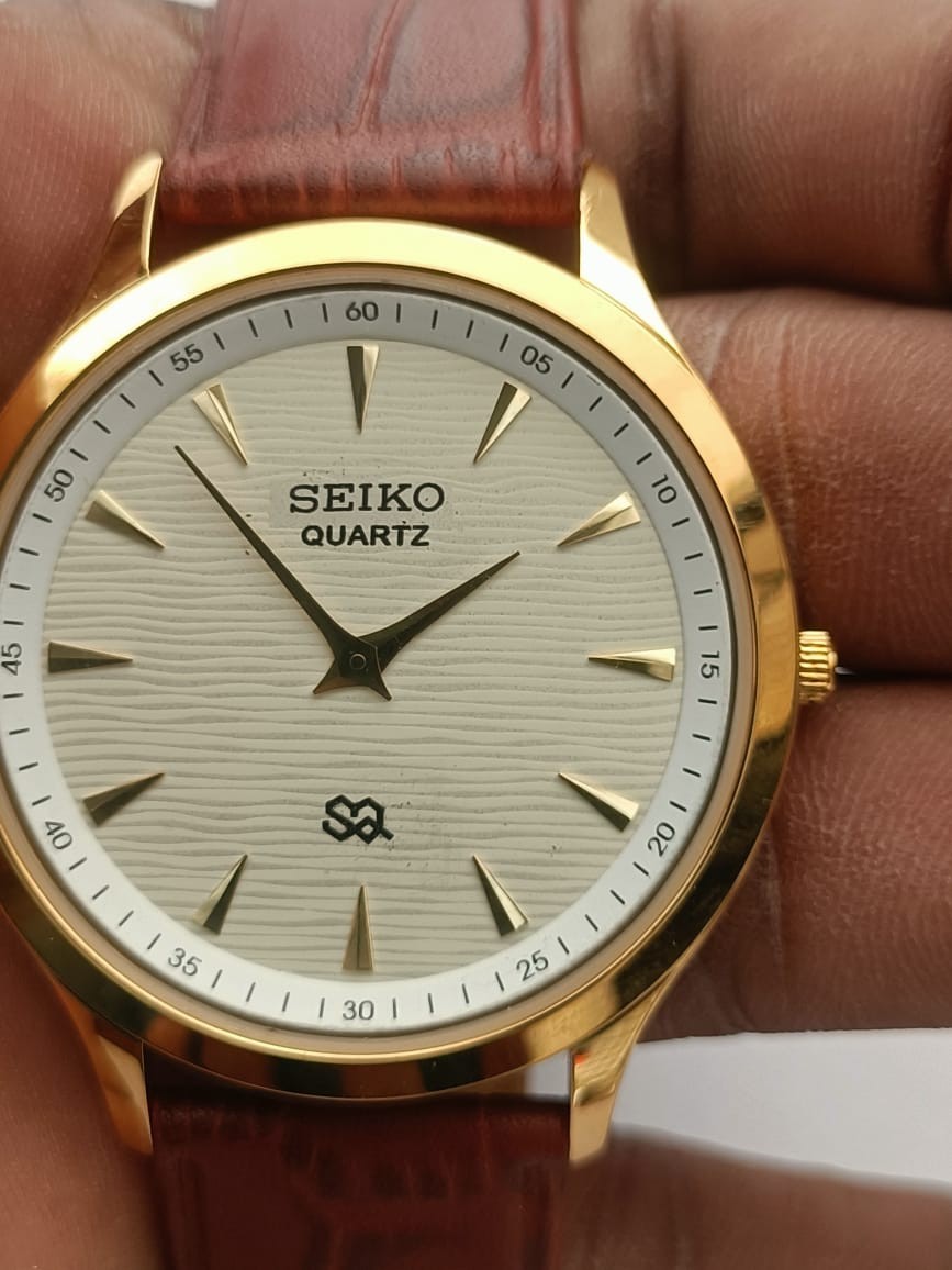 Vintage Seiko Quartz Japan Made White Dial Men’s Wrist Watch Looking Good