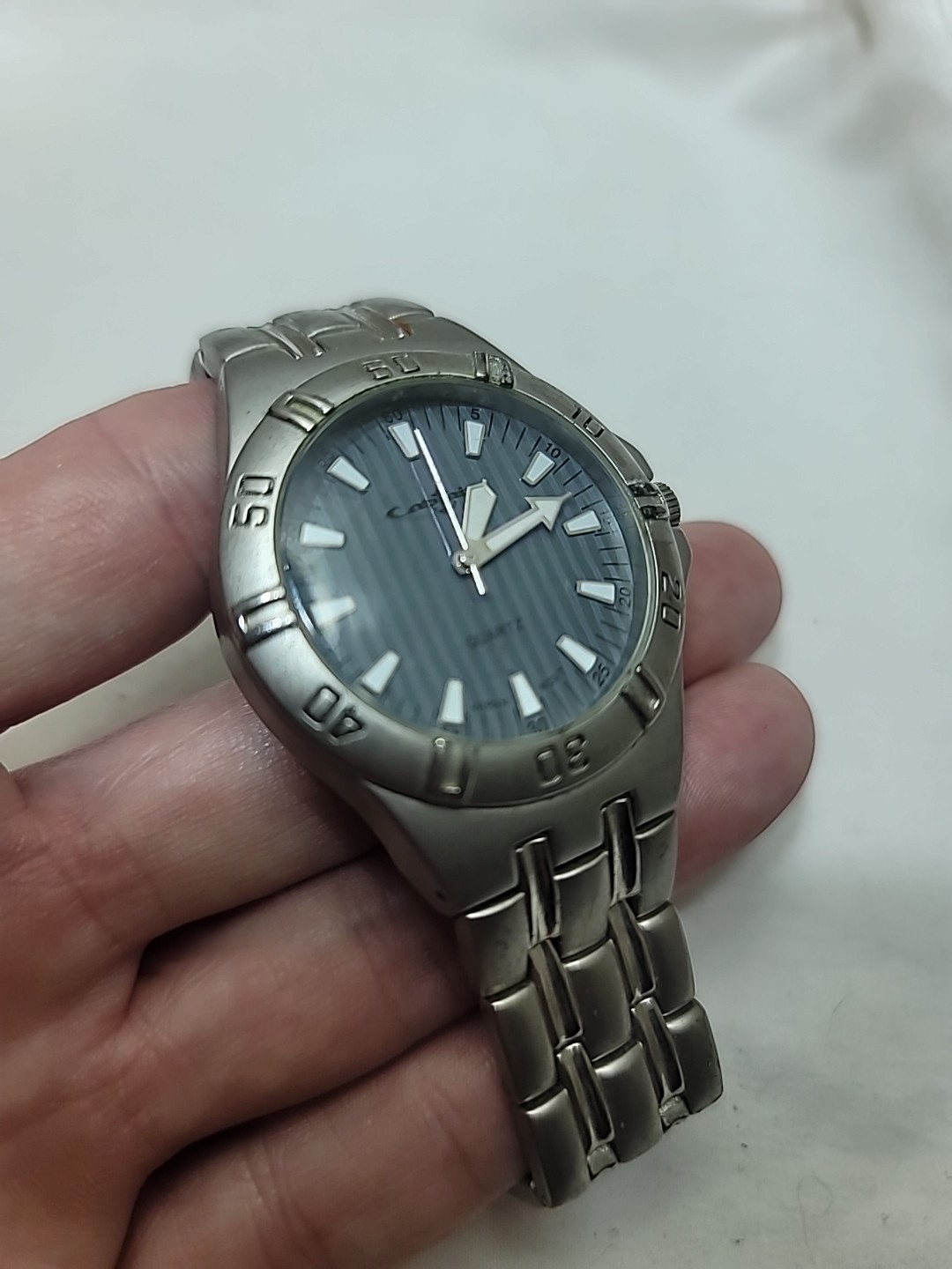 Vintage Captain 33mm Mens Quartz Watch Deployment Clasp Size 5-7.5
