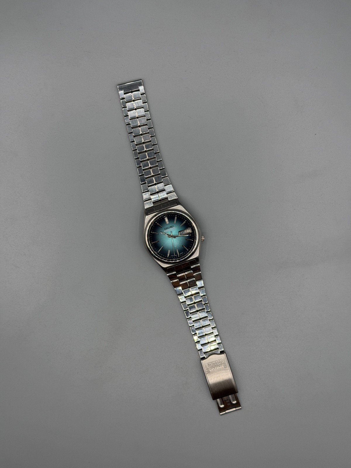 Vintage Seiko 5 Actus 7009 Automatic 21 Jewels Men’s Watch Japan | Blue Sunburst