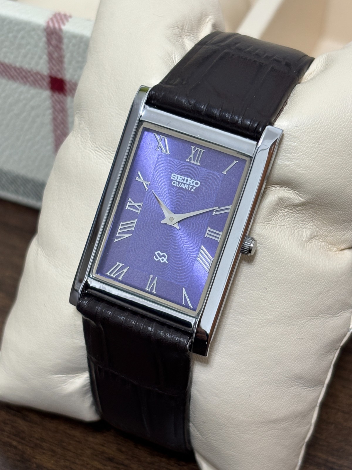 Vintage Seiko Slim Men’s Roman Dial Wrist watch- Leather Strap