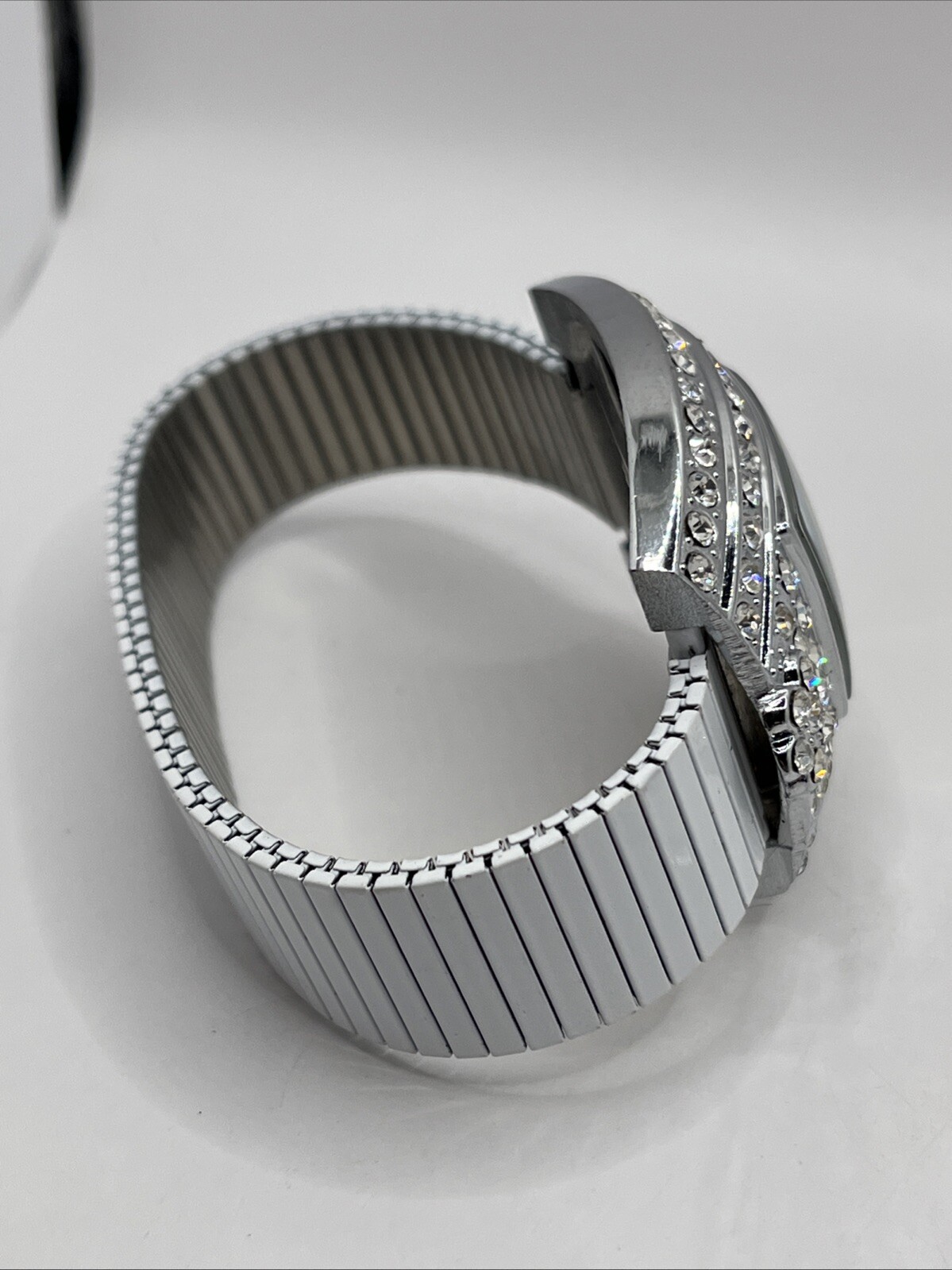 Finesse Women’s Watch Rhinestone Bezel White Stretch Band Butterfly- New Battery