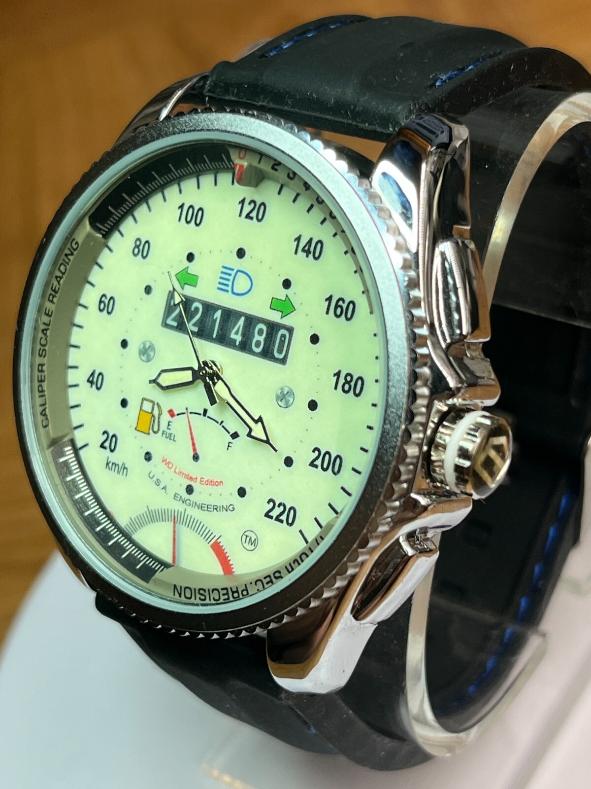 Sport Speedometer Quartz Watch 48mm Silver Case Silicone 24mm Band Luminous Dial