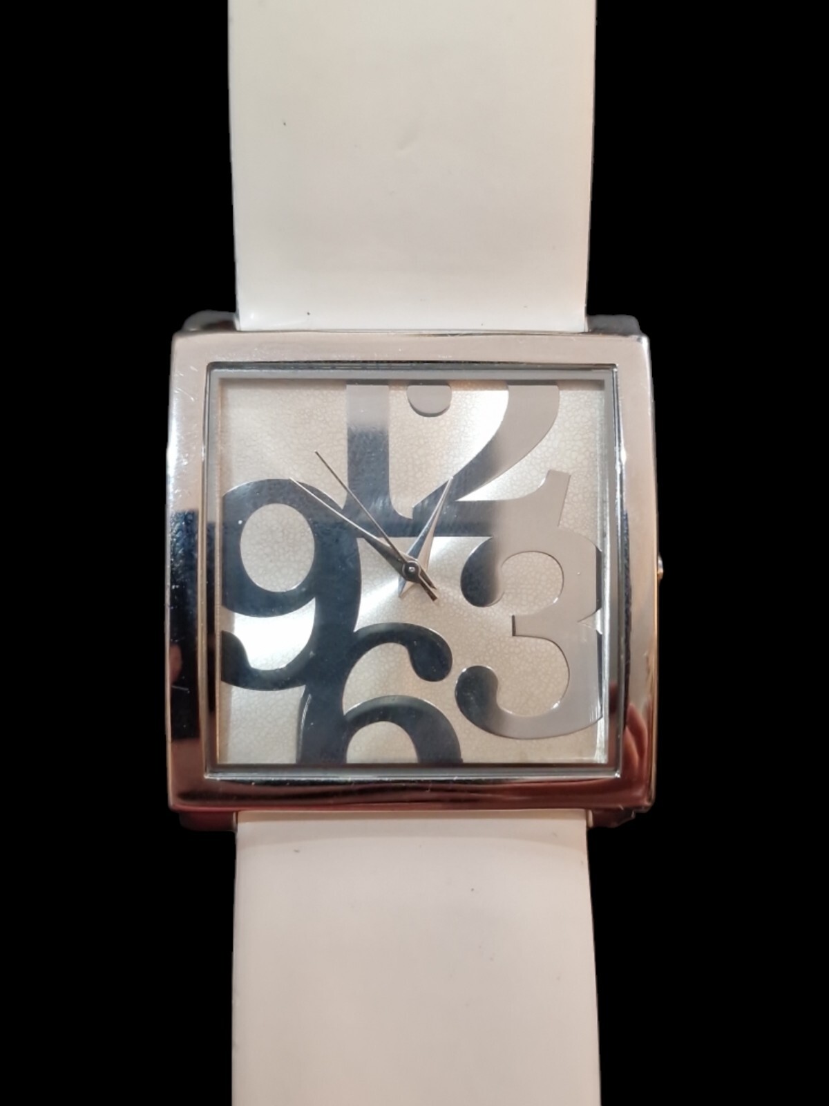 Marks & Spencer Ladies Quartz Watch with Ehite Leather Strap New Battery Fitted