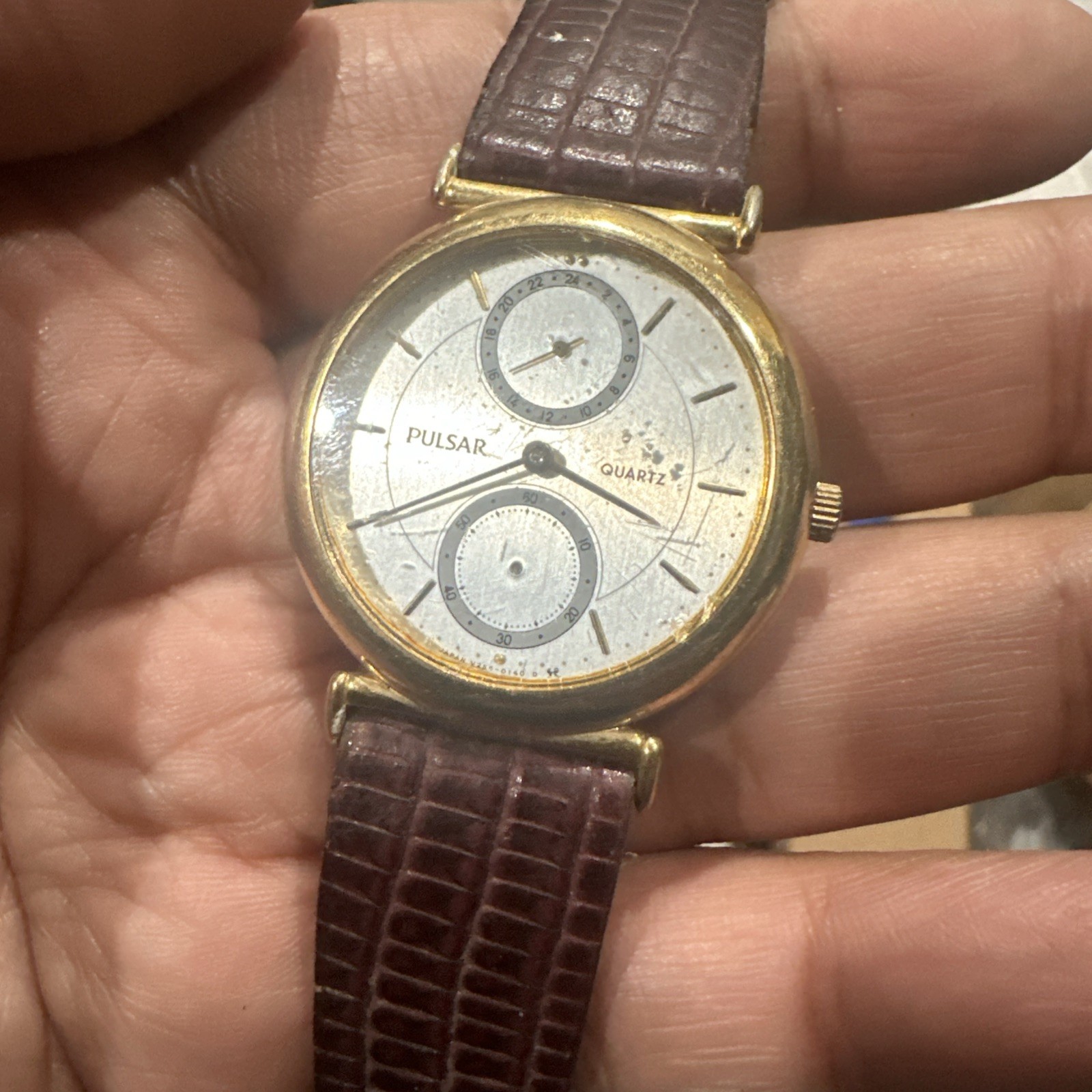 Vtg Pulsar Mens Watch 33mm V254-0080 Gold Tone Leather Missing Second Stick Read