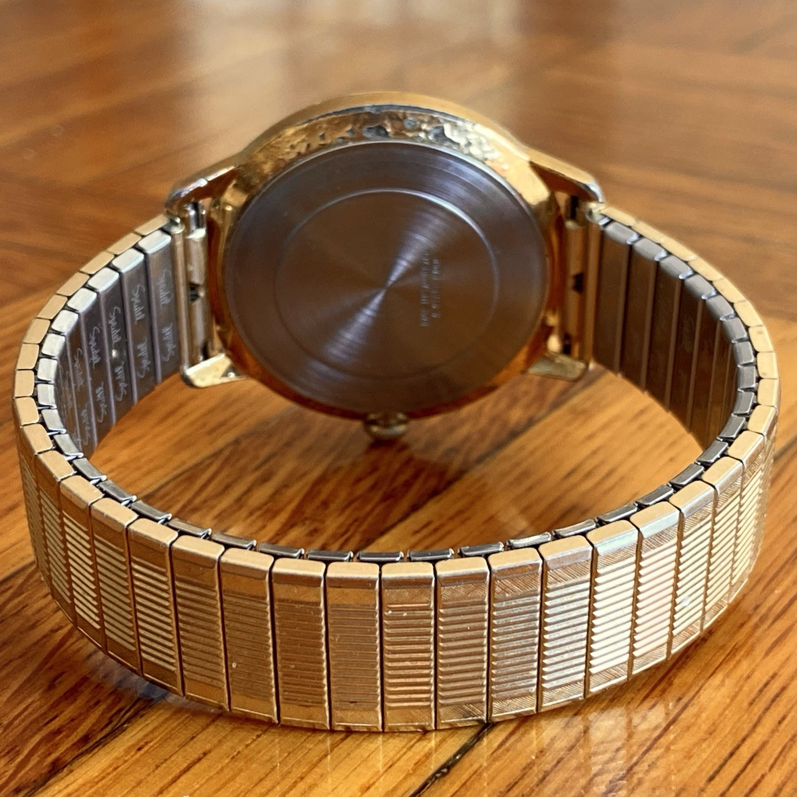 1976 Timex Mercury Day/Date Men’s 35mm Vintage Mechanical Watch Gold Tone