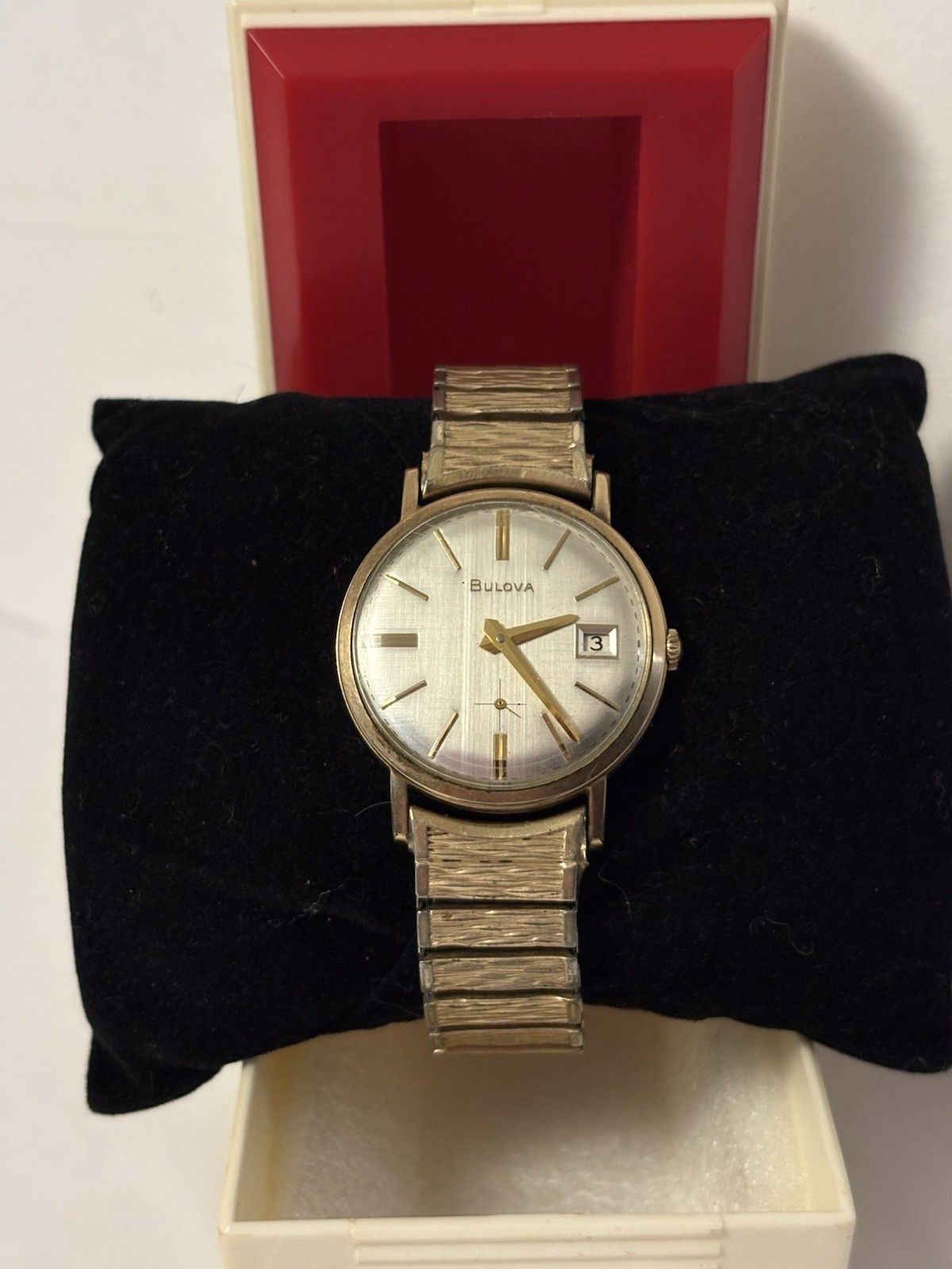 Vintage 60’s Bulova King Linen Dial Manual Wind Wristwatch 10k Rolled Gold Date