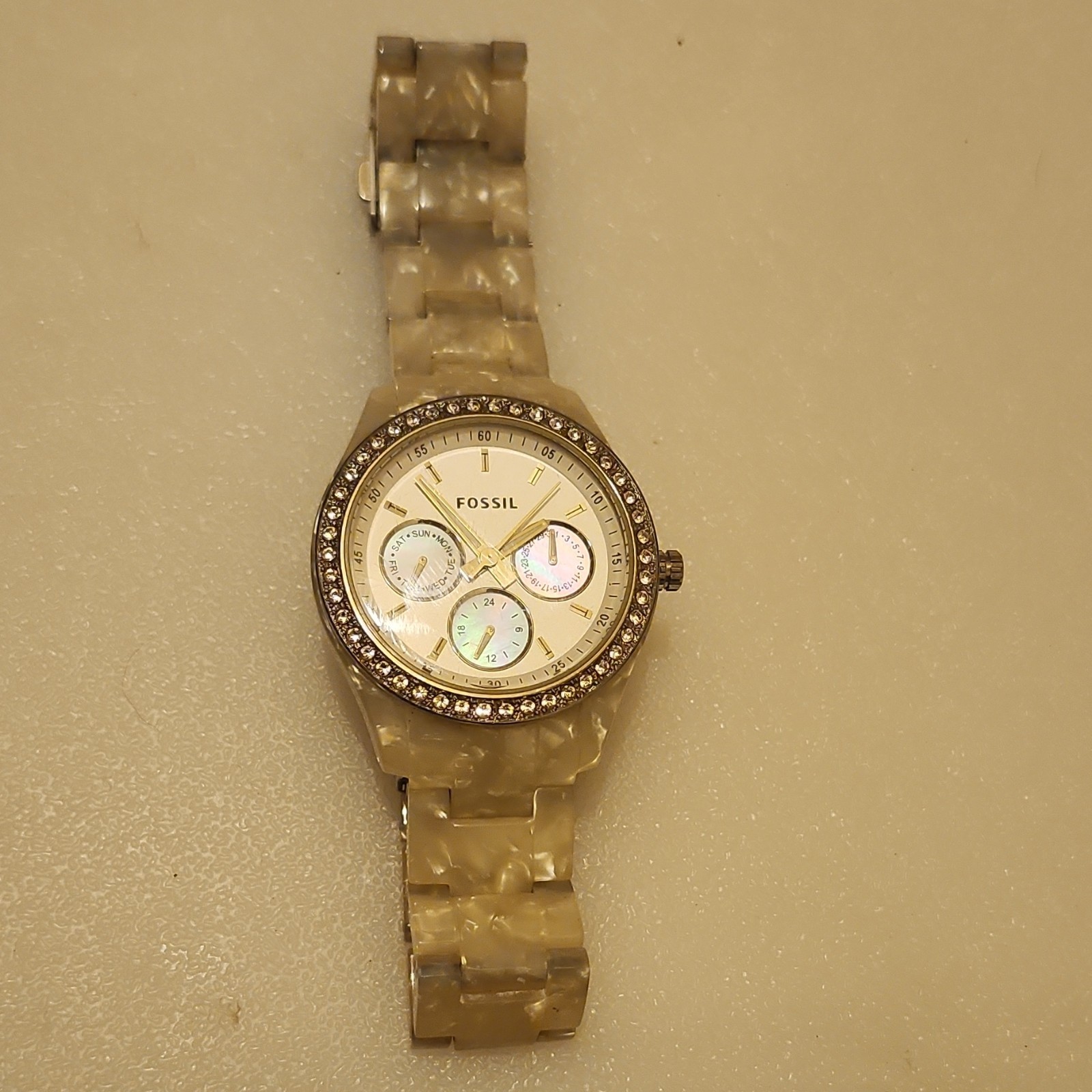 Fossil Women’s Quartz Beige Resin Bracelet Stainless Steel Dress Watch White Di…