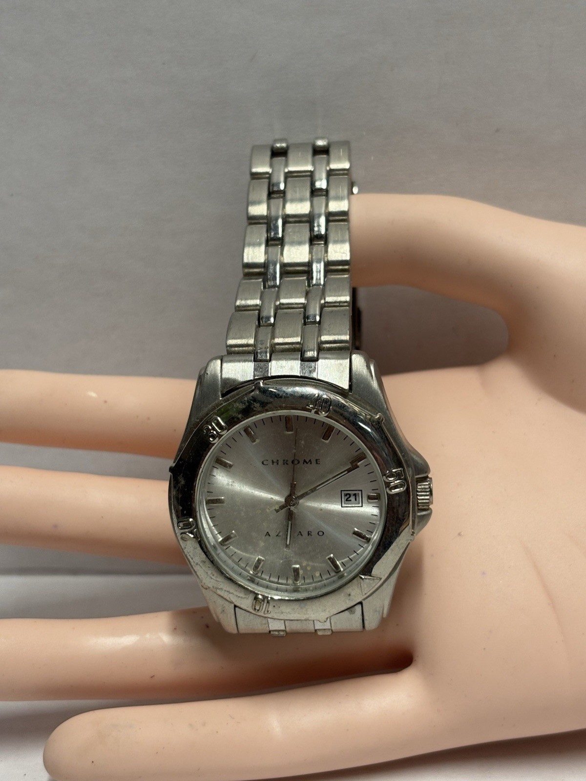 Azzaro Chrome Dial Round Silver Stainless Steel Link Band Watch needs battery