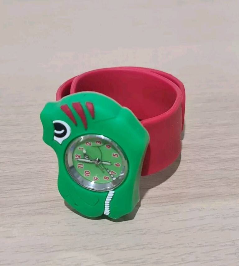 Dinosaur Themed Anisnap Wristwatch Green & Red Slap On Band Snap Band