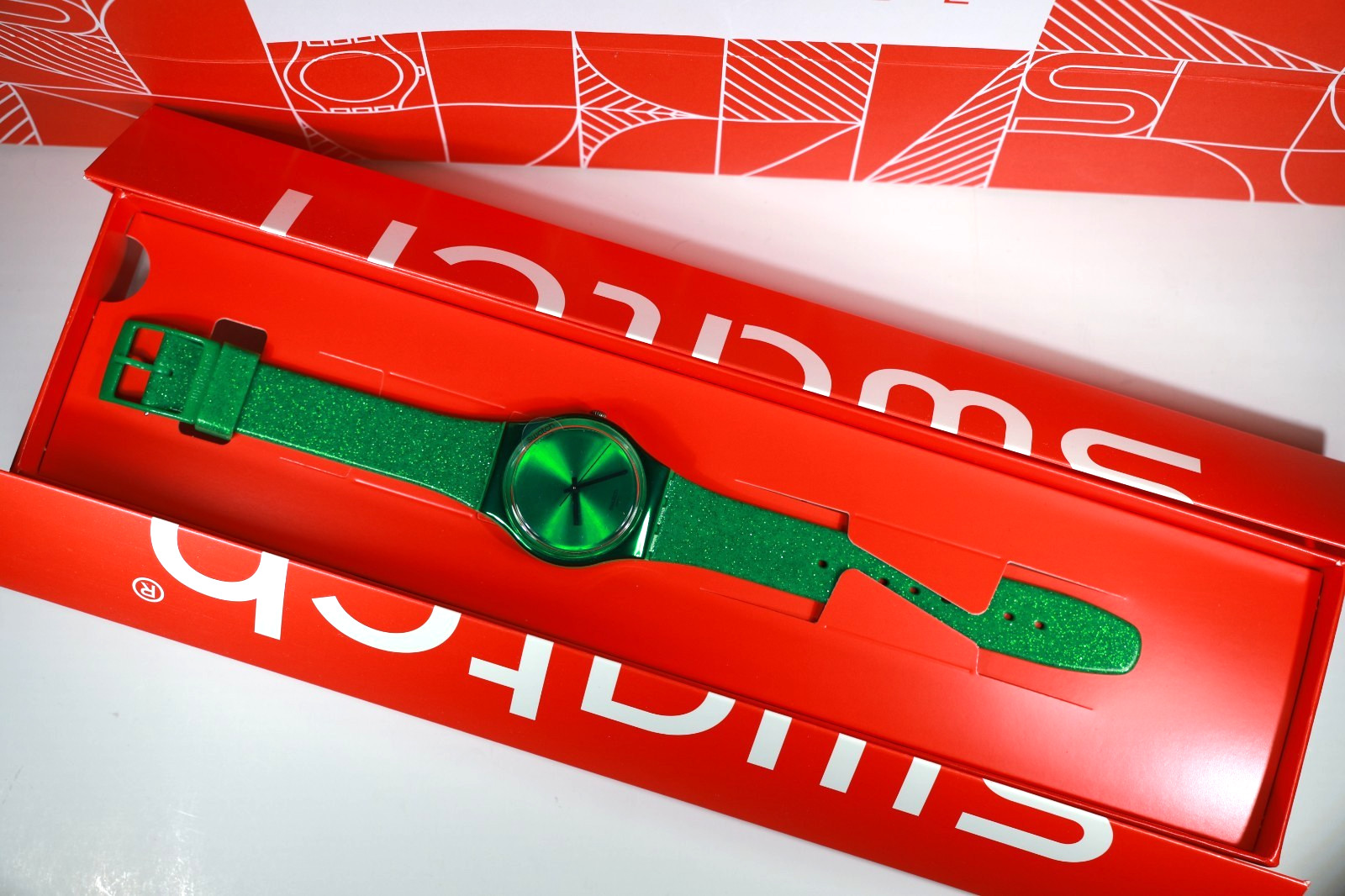 New Limited Swiss Made Swatch DEEP SHINE GLITTER GREEN GG213 Silicon 34MM NEW