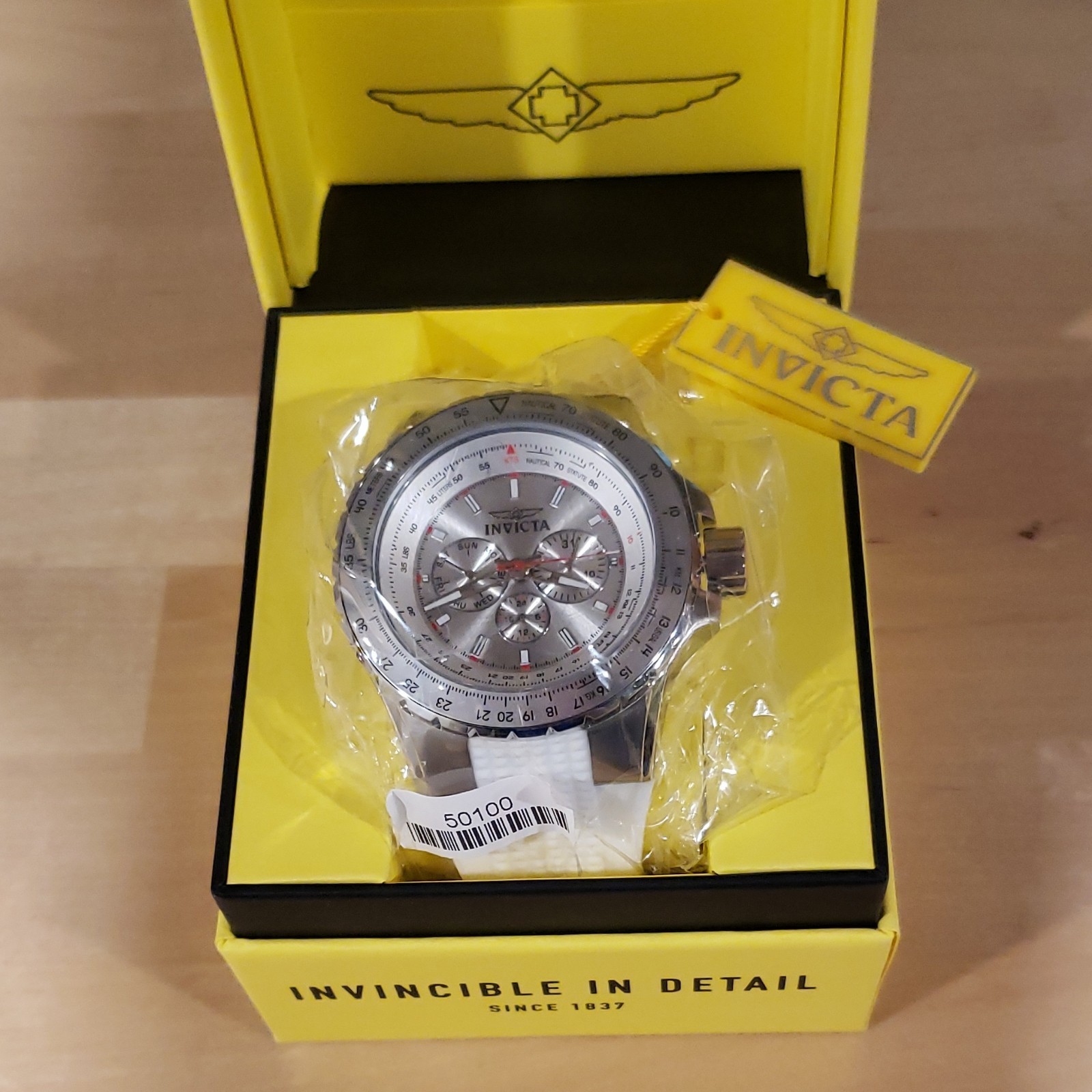 Invicta Aviator Men’s Quartz Watch Silver Dial White Silicone Strap 24-Hr Box