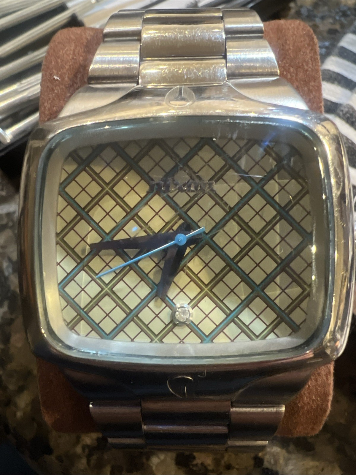 Nixon The Player «Yes It’s Real» Brown Plaid Argyle Men’s Analog Watch RUNNING