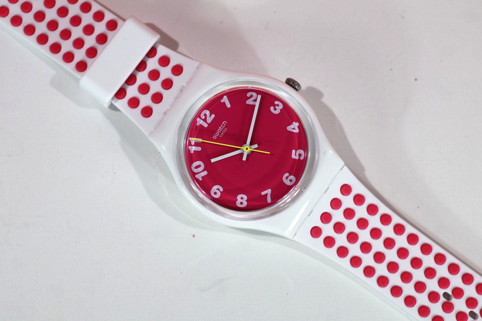 New Swiss Made Limited Swatch Watch GW190 PINKDOTS 34MM White Pink Dots Unisex