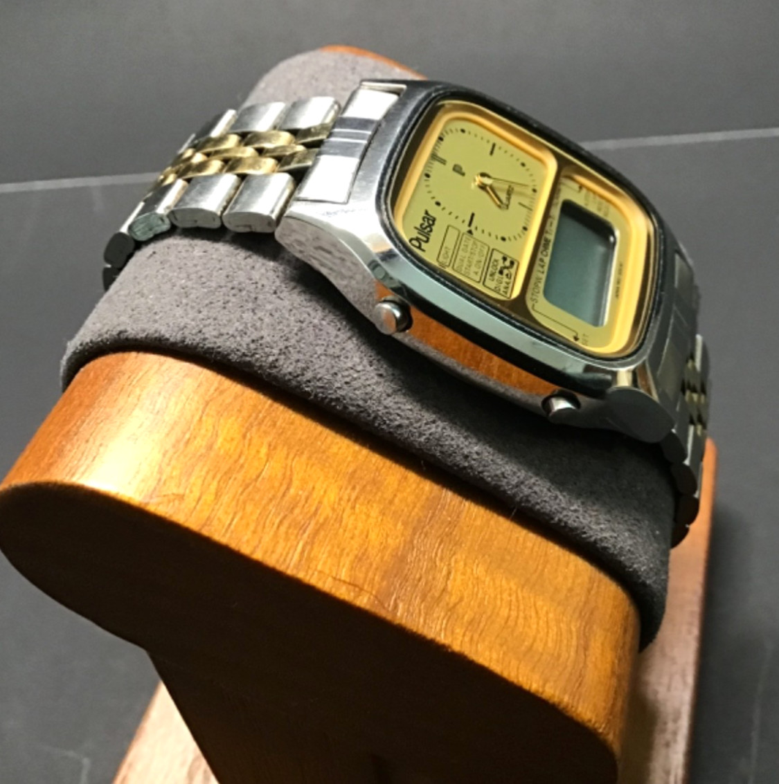 PULSAR #Y651-506A QUARTS ANALOG WATCH – VINTAGE PULSAR WATCH