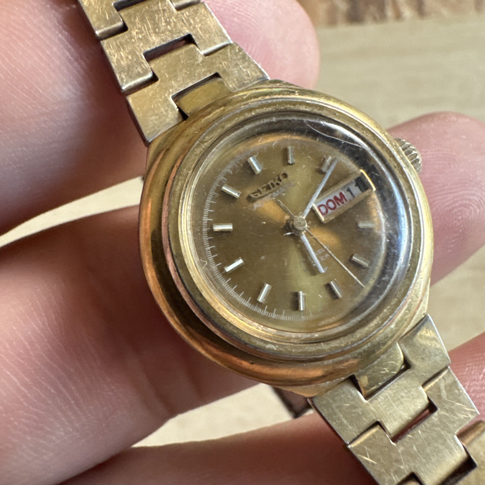 Vintage Seiko Women’s Calendar Watch Gold 2206-0159 ladies Japan