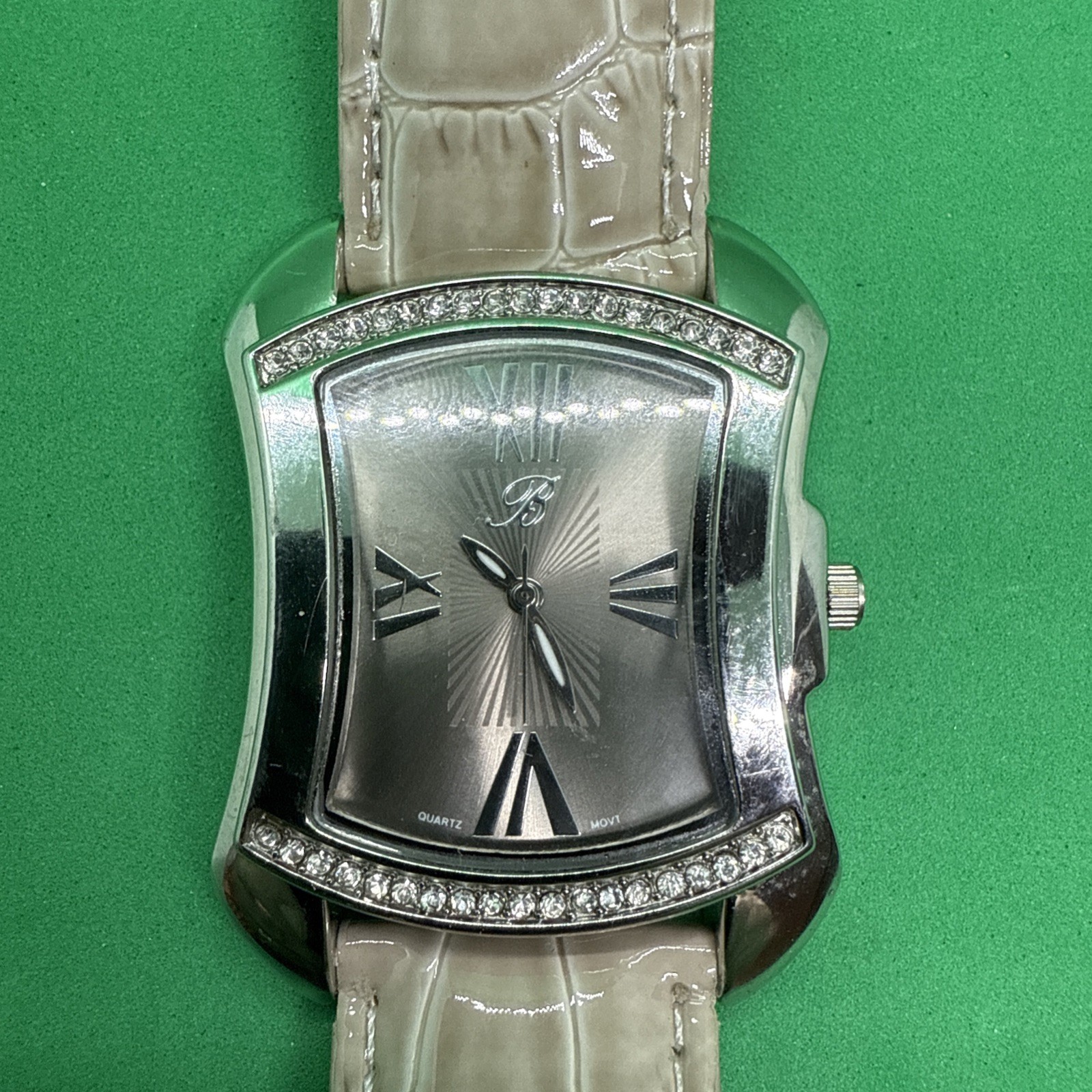Women’s BURGI WATCH BTV011GN Crystals Tan Alligator Texture Band NEW BATTERY