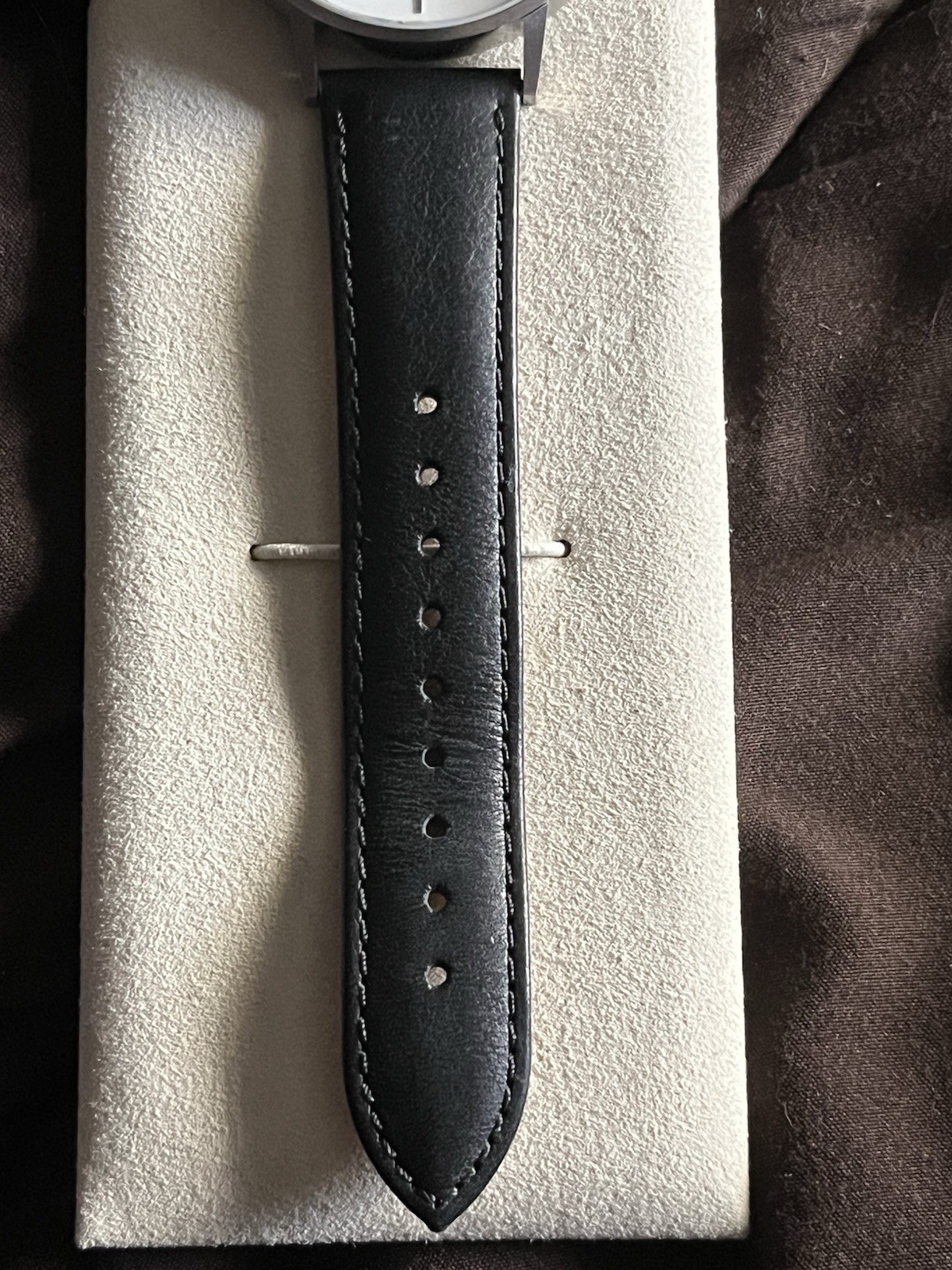 Linjer Model 40 Minimalist Watch Swiss Quartz Sapphire Crystal Black Leather Box