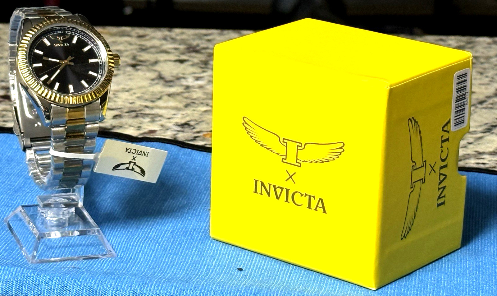 Invicta Specialty Two Tone Gold SS Black Sunburst Dial Fluted Bezel Mens Watch