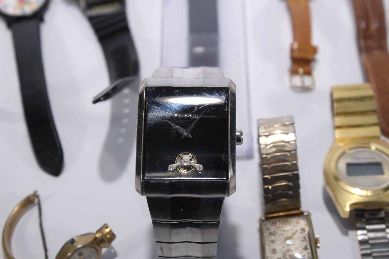 Lot of 19 Watches AS-IS / NOT TESTED. Various Brands See Pics!!!