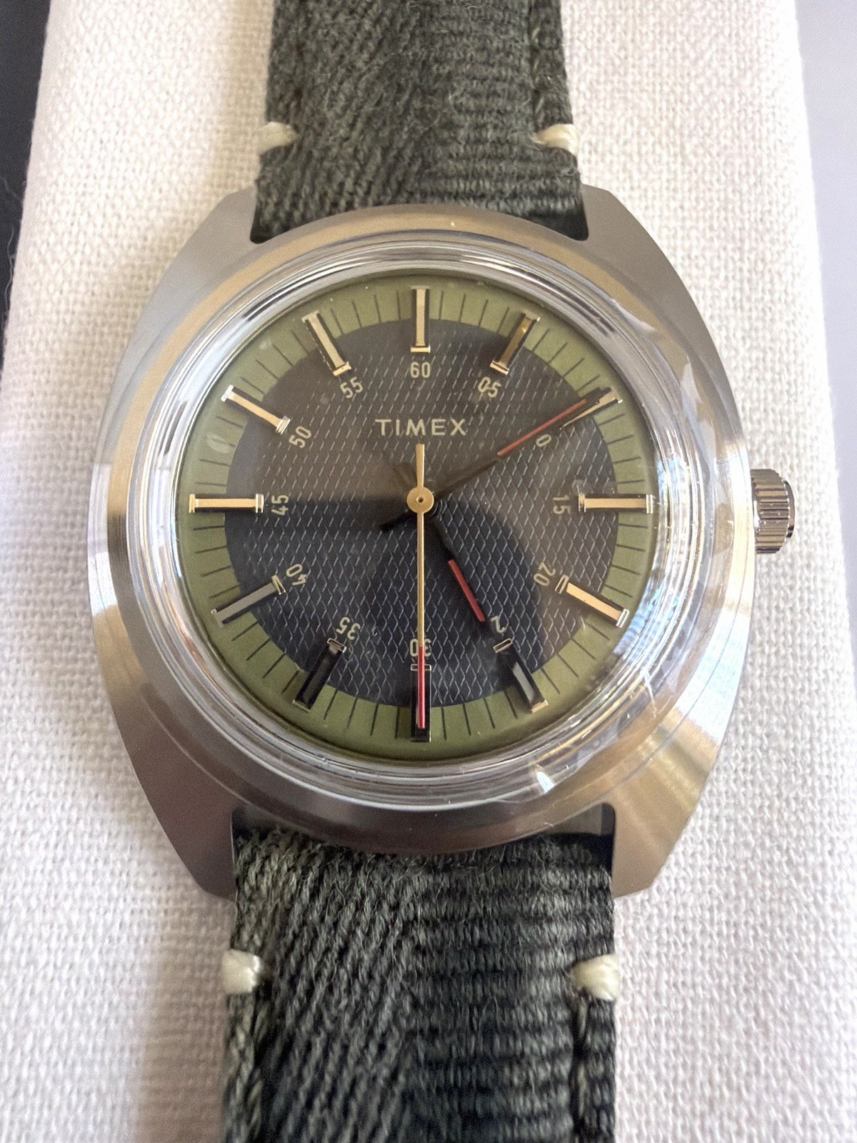Timex x Worn & Wound WW75 Limited Edition -37mm – Black/Grass Green- TW2V63000ZV