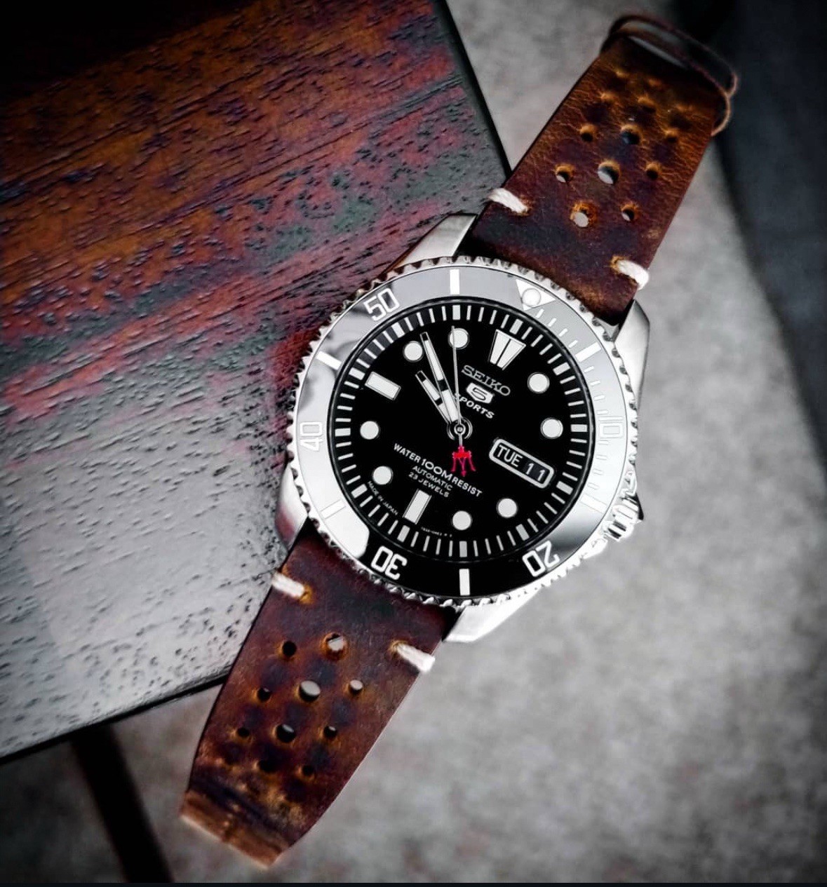 Seiko 5 Sports Men’s Black Watch – SNZF17 “Sea Urchin”