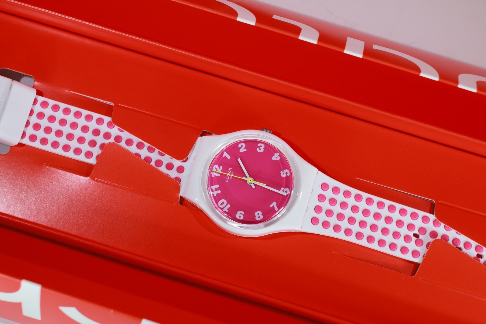 New Swiss Made Limited Swatch Watch GW190 PINKDOTS 34MM White Pink Dots Unisex