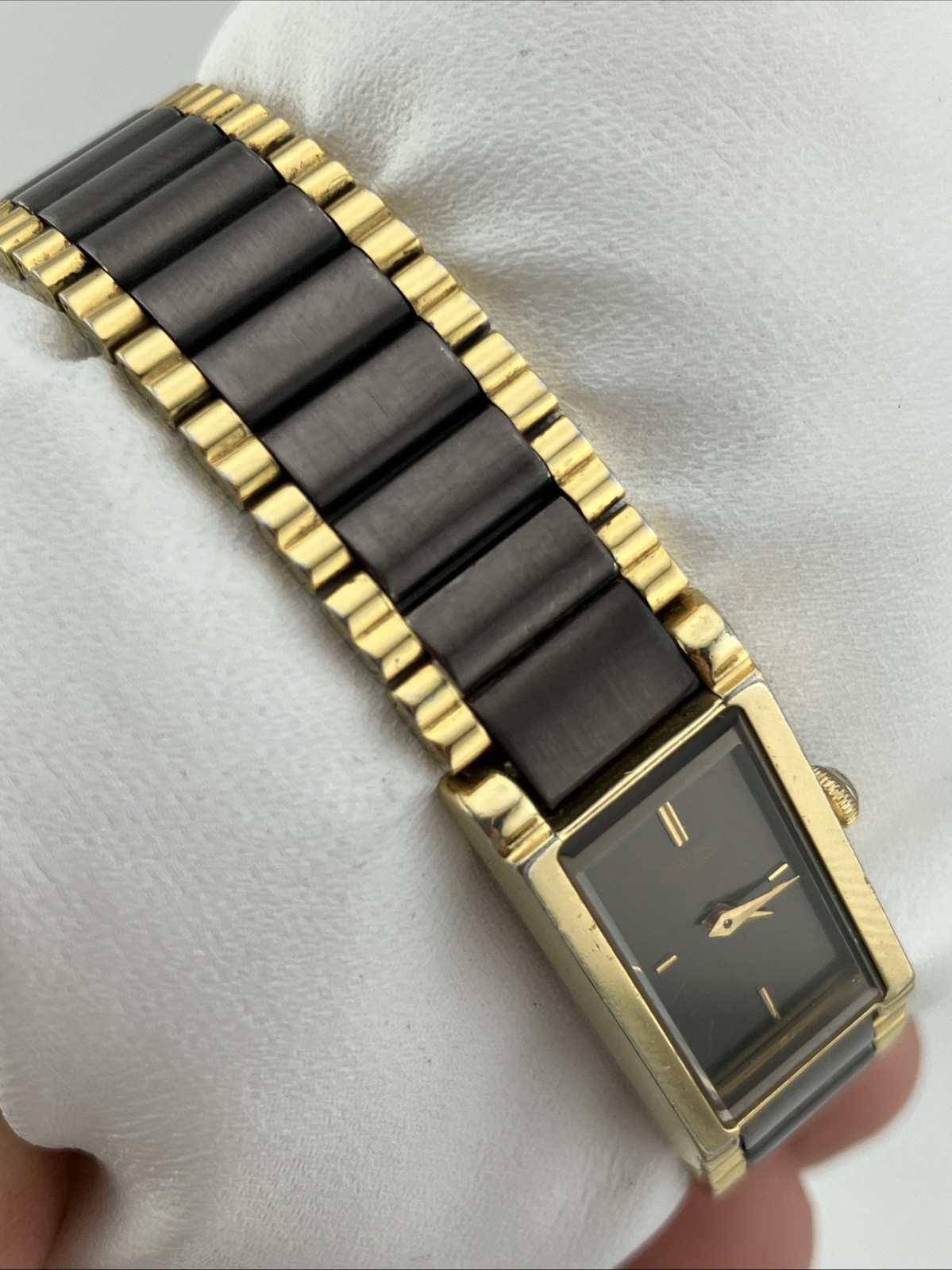 Vtg Seiko Ladies 12mm Watch Gray & Gold Tone Tank Dial 5.75″ 1e20-551h – RUNS
