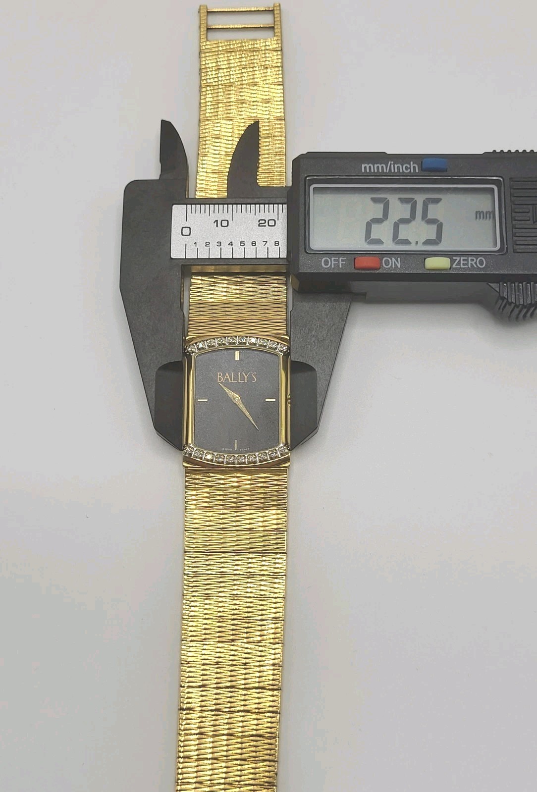 [N. MINT] Vintage BALLY’S LAS VEGAS by BULOVA Swiss Unisex DIAMONDS Watch