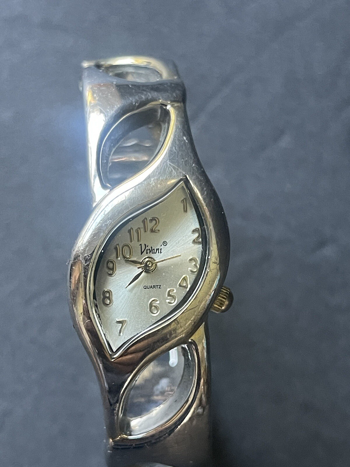VIVANI K1125 Chain Bracelet Quartz Analog Women’s Watch Silvertone