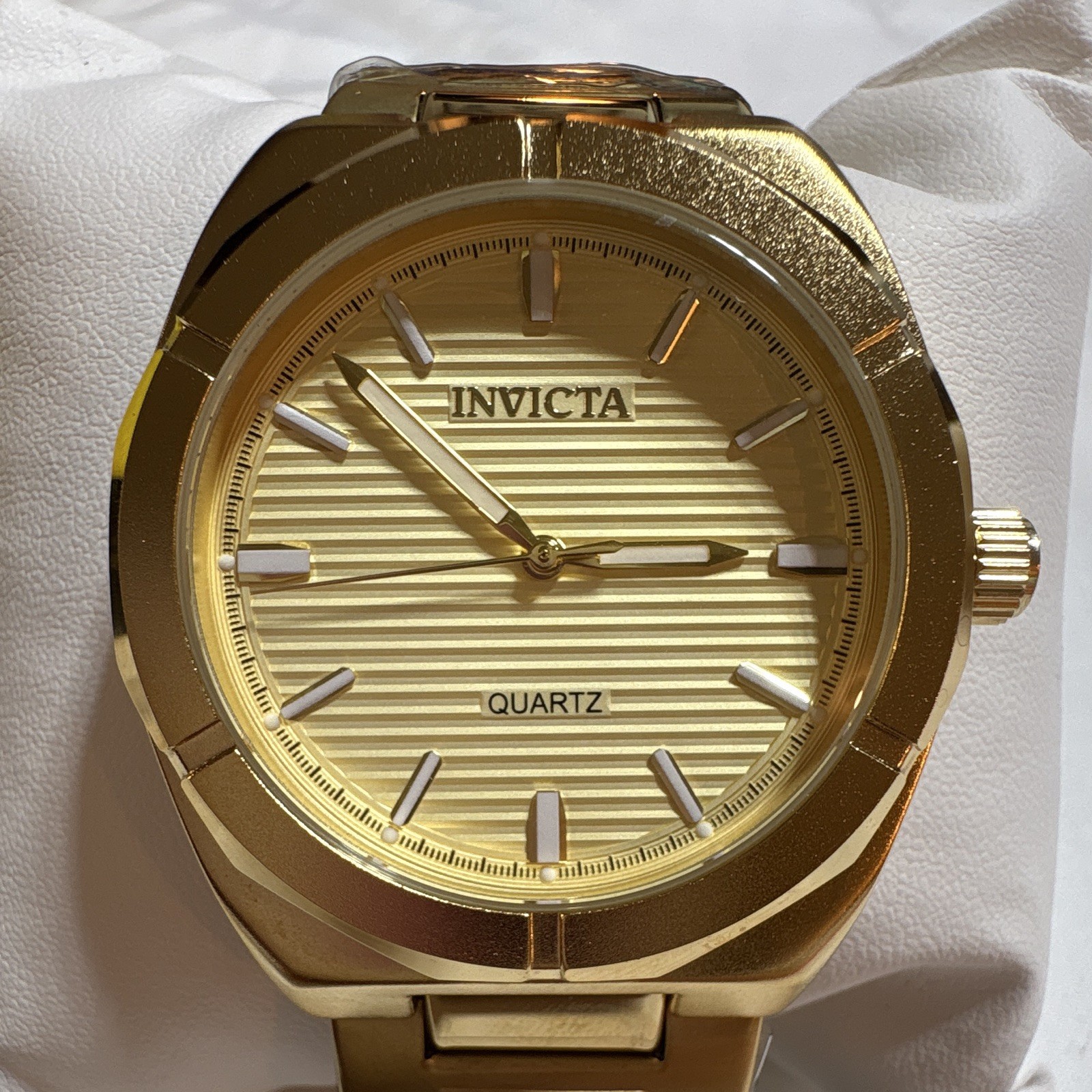 Invicta 69207 Men’s Gold Tone Quartz Watch Gold Dial Stainless Steel New Box
