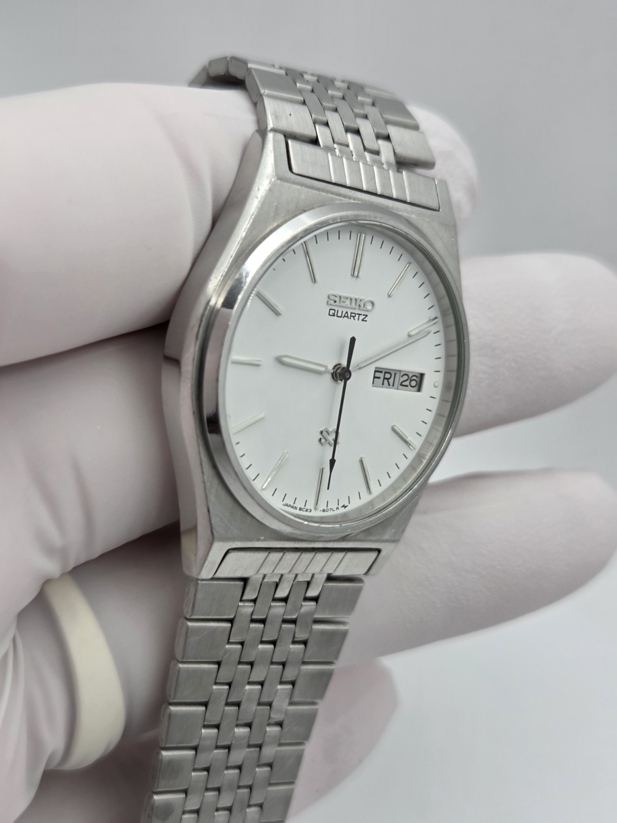 Vintage 1985 Seiko 8c23-6040 Quartz Watch NewCrystal and Battery White Dial 33mm