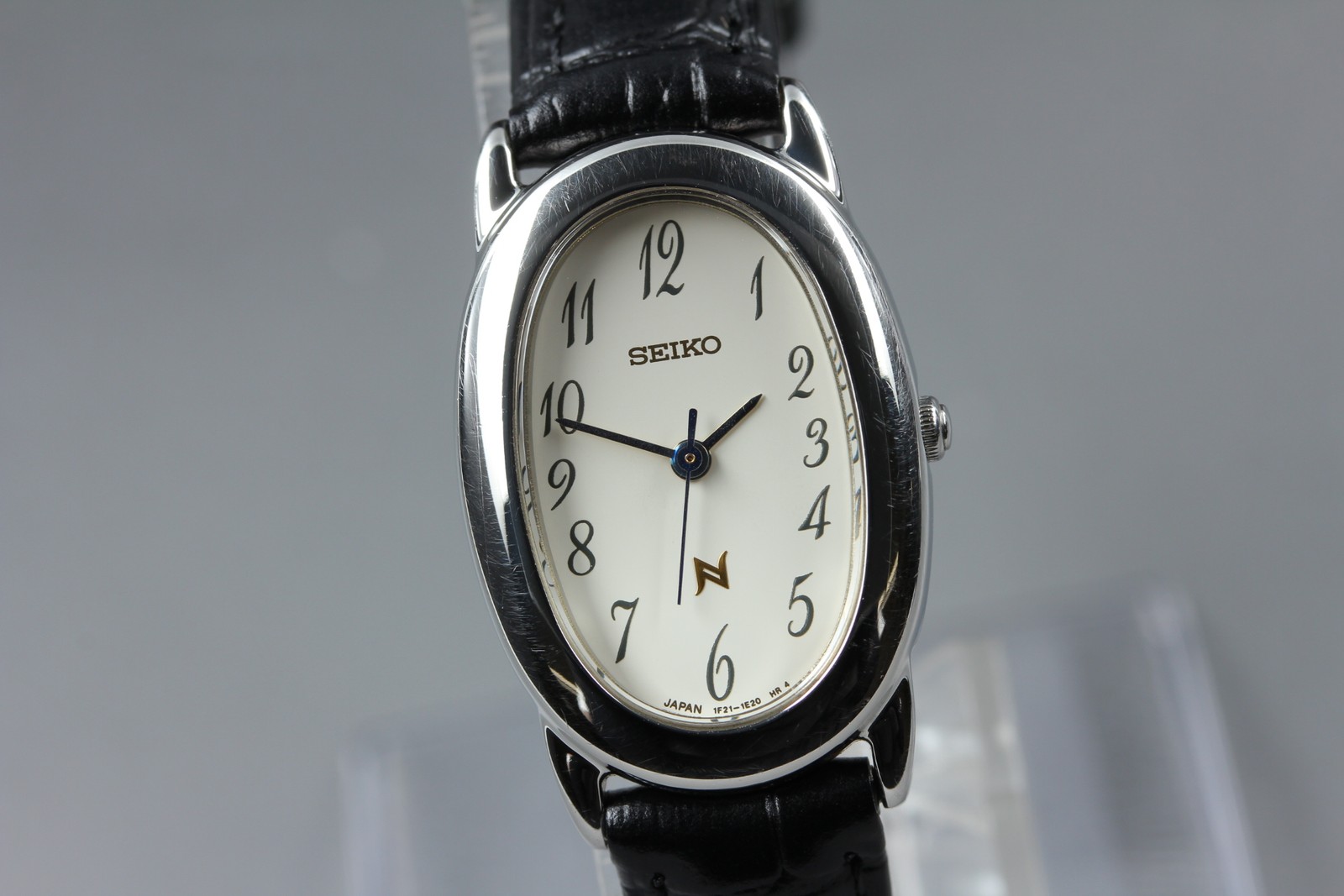Near MINT SEIKO Noie 1F21-0BP0 Silver Oval Qz Ladies Vintage Watch From JAPAN
