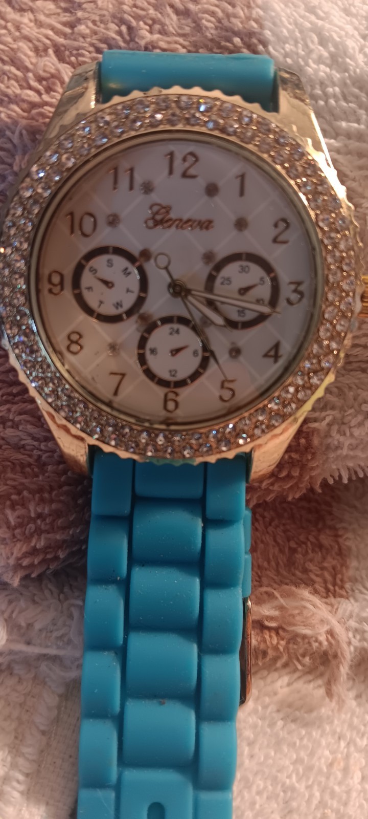Geneva Women’s Analog Wristwatch Blue Silicone Band Gold-Tone Round White Dial